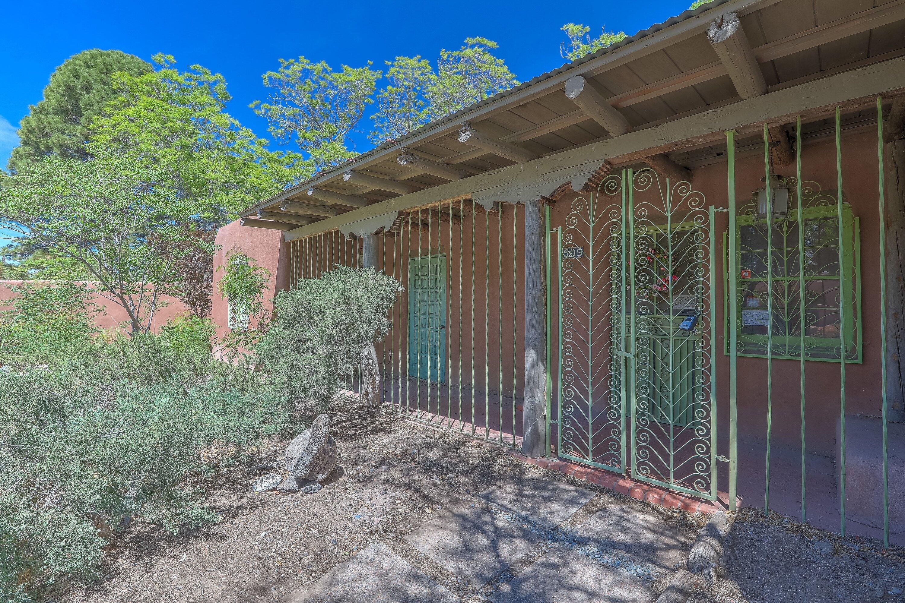 509 Chamiso Lane NW — photo
