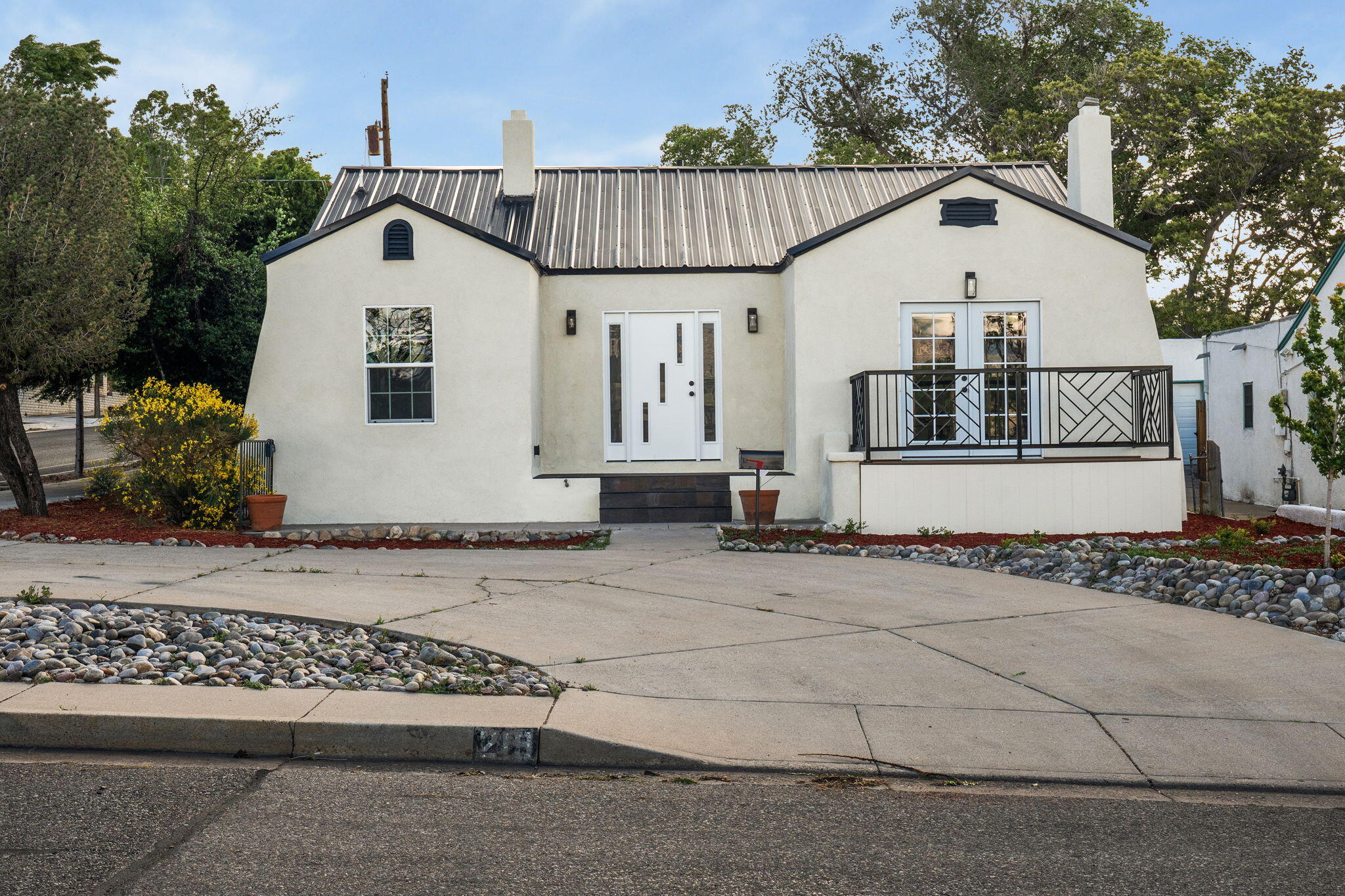 219 Solano Drive SE — photo