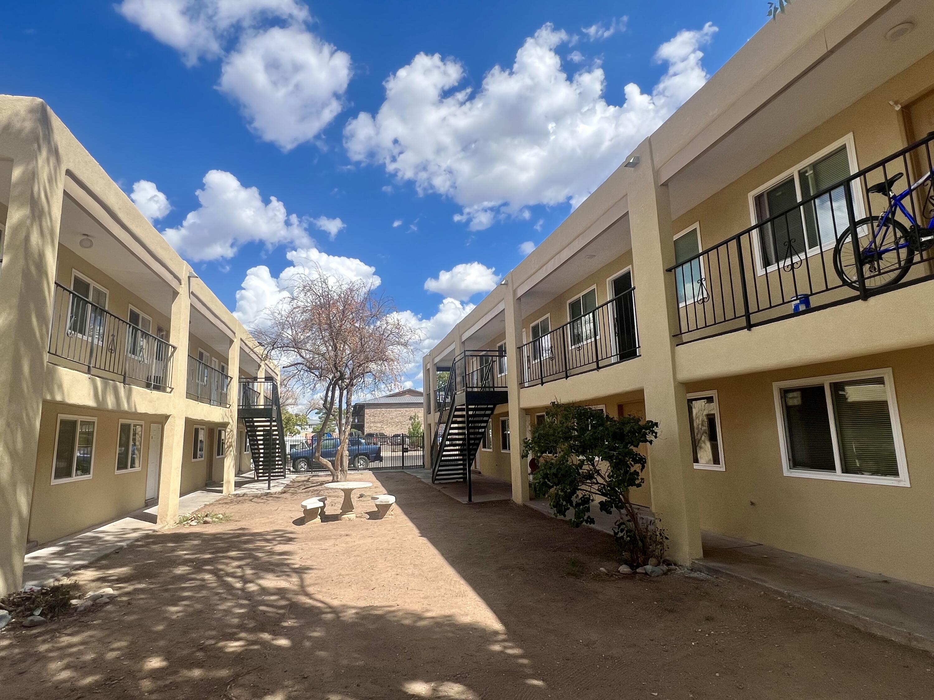 911 Alvarado Drive SE 4 — photo