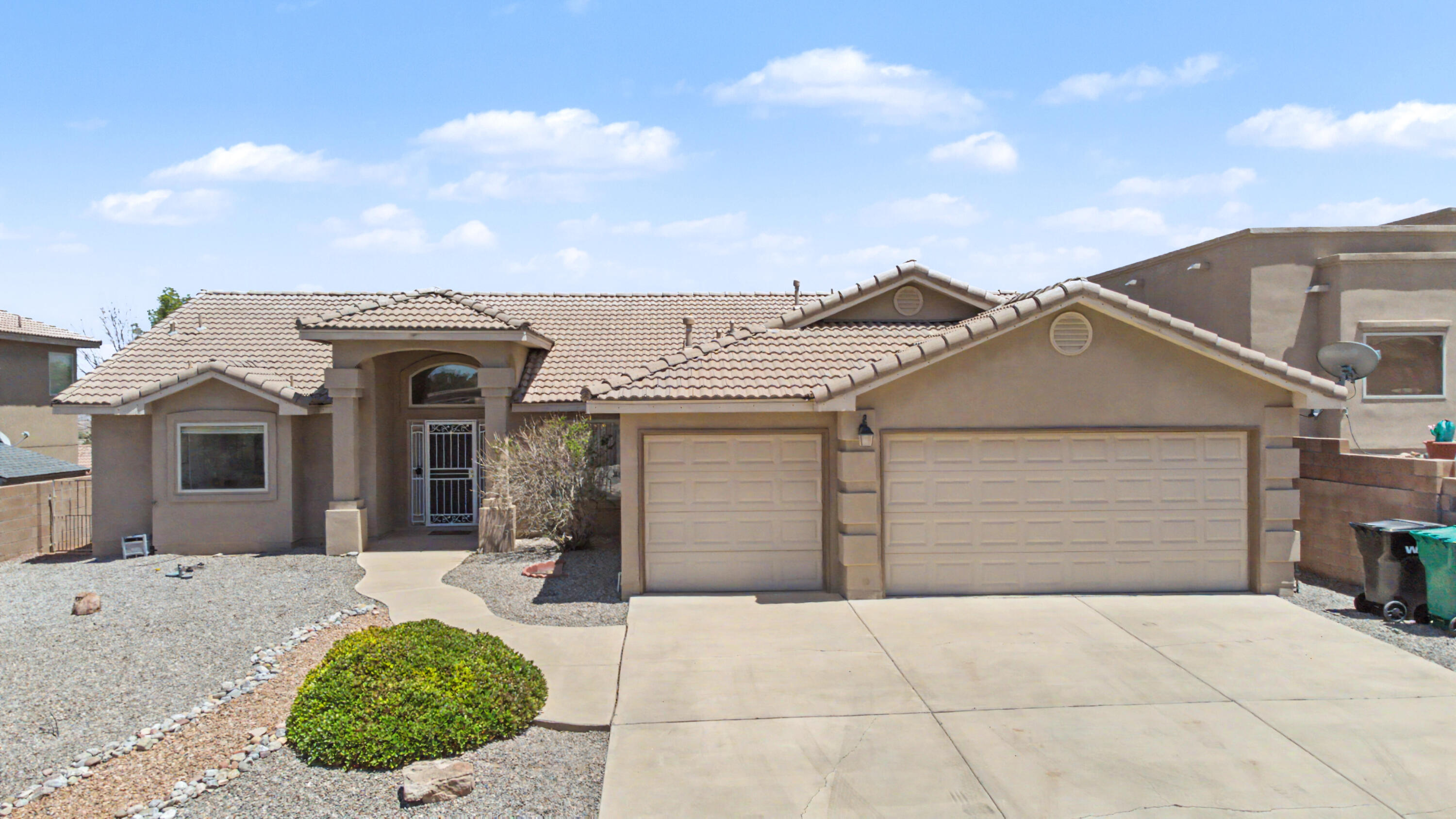 936 Loma Pinon Loop NE, Rio Rancho, NM 87144