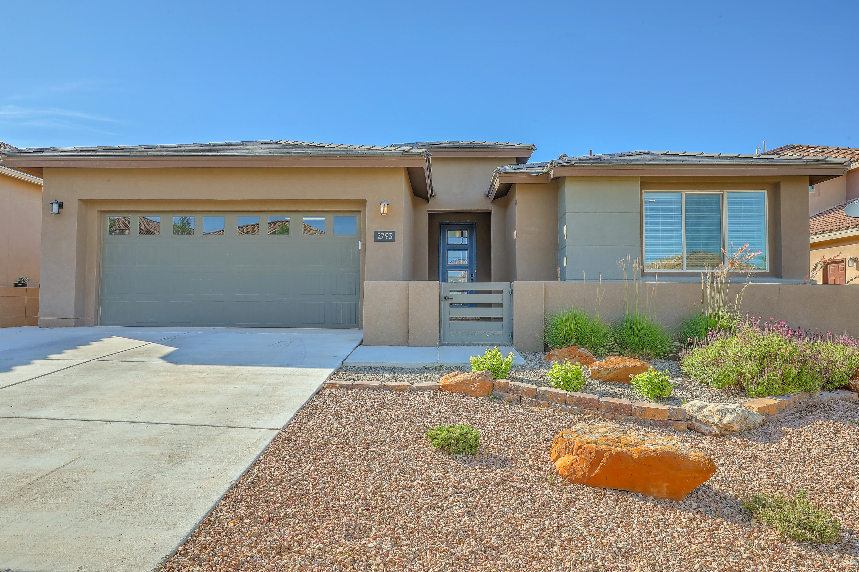 2793 Kings Canyon Loop NE — photo