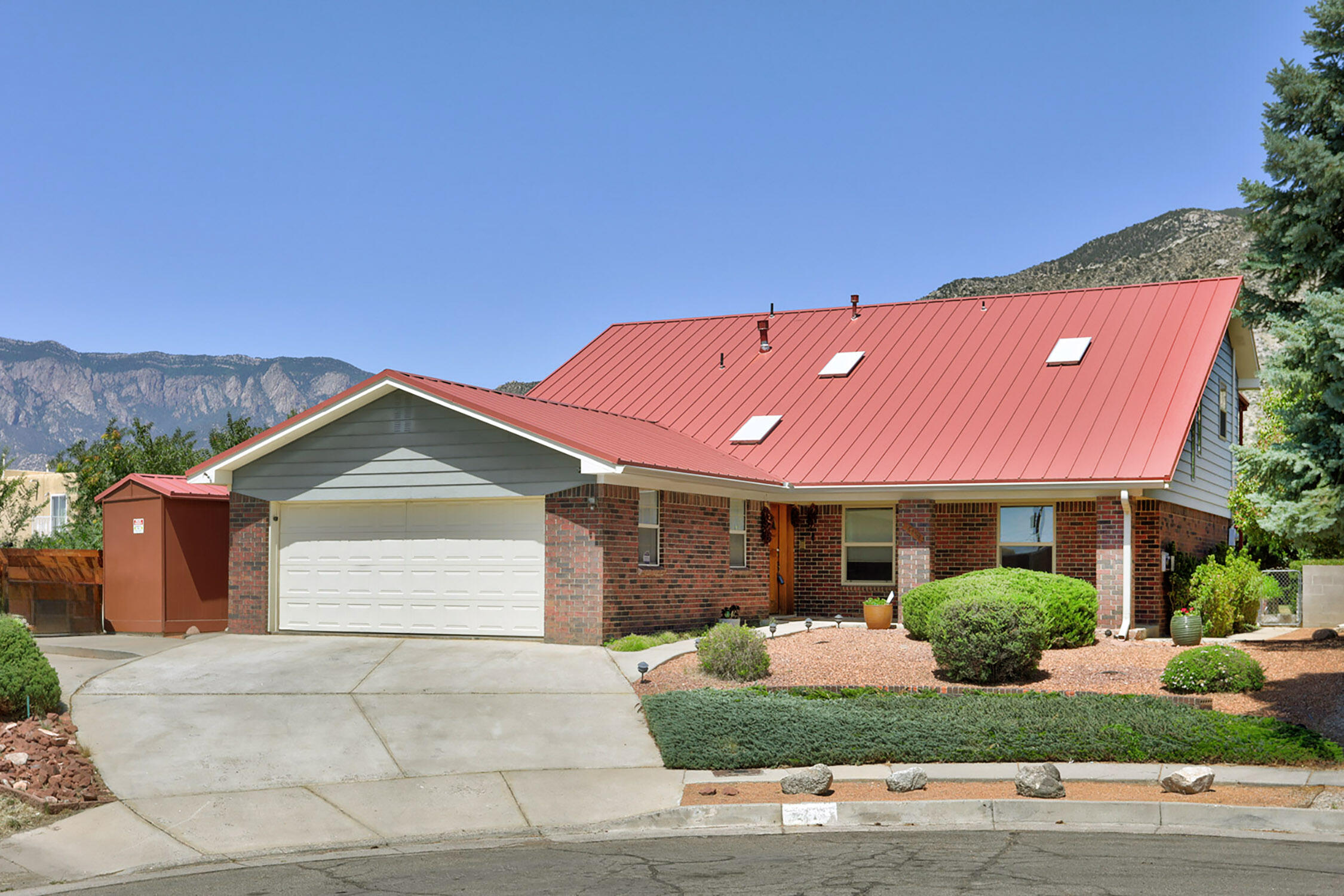 2712 Eastridge Drive NE — photo