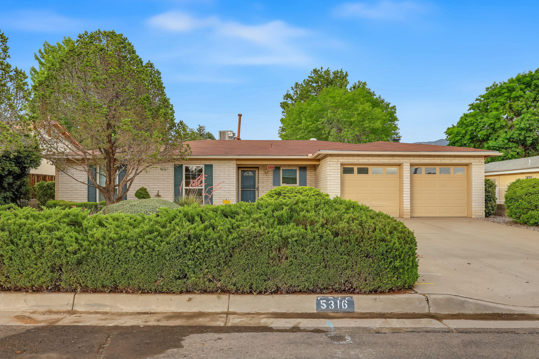 5316 Van Christopher Drive NE — photo