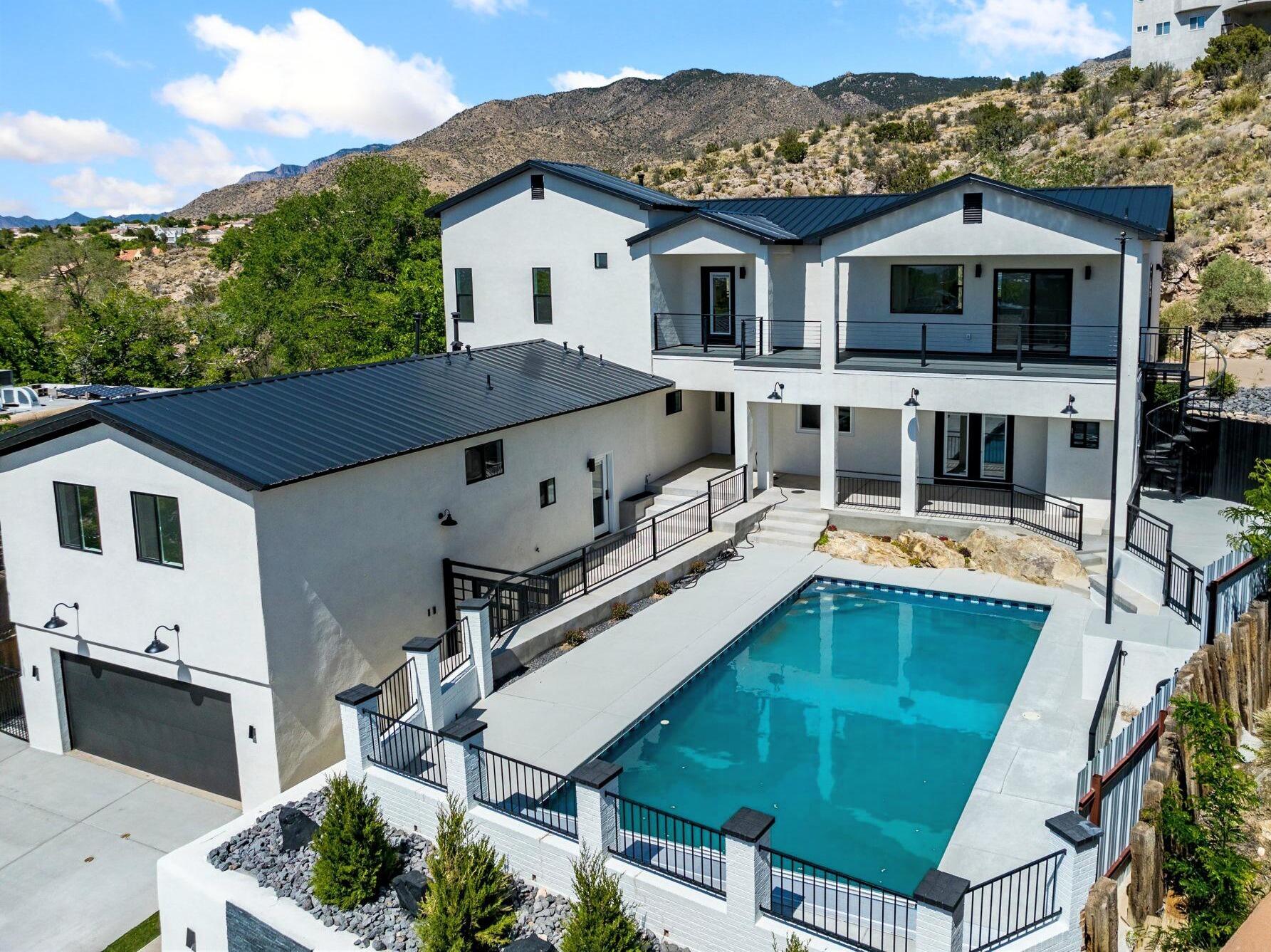 1136 Turner Drive NE — photo