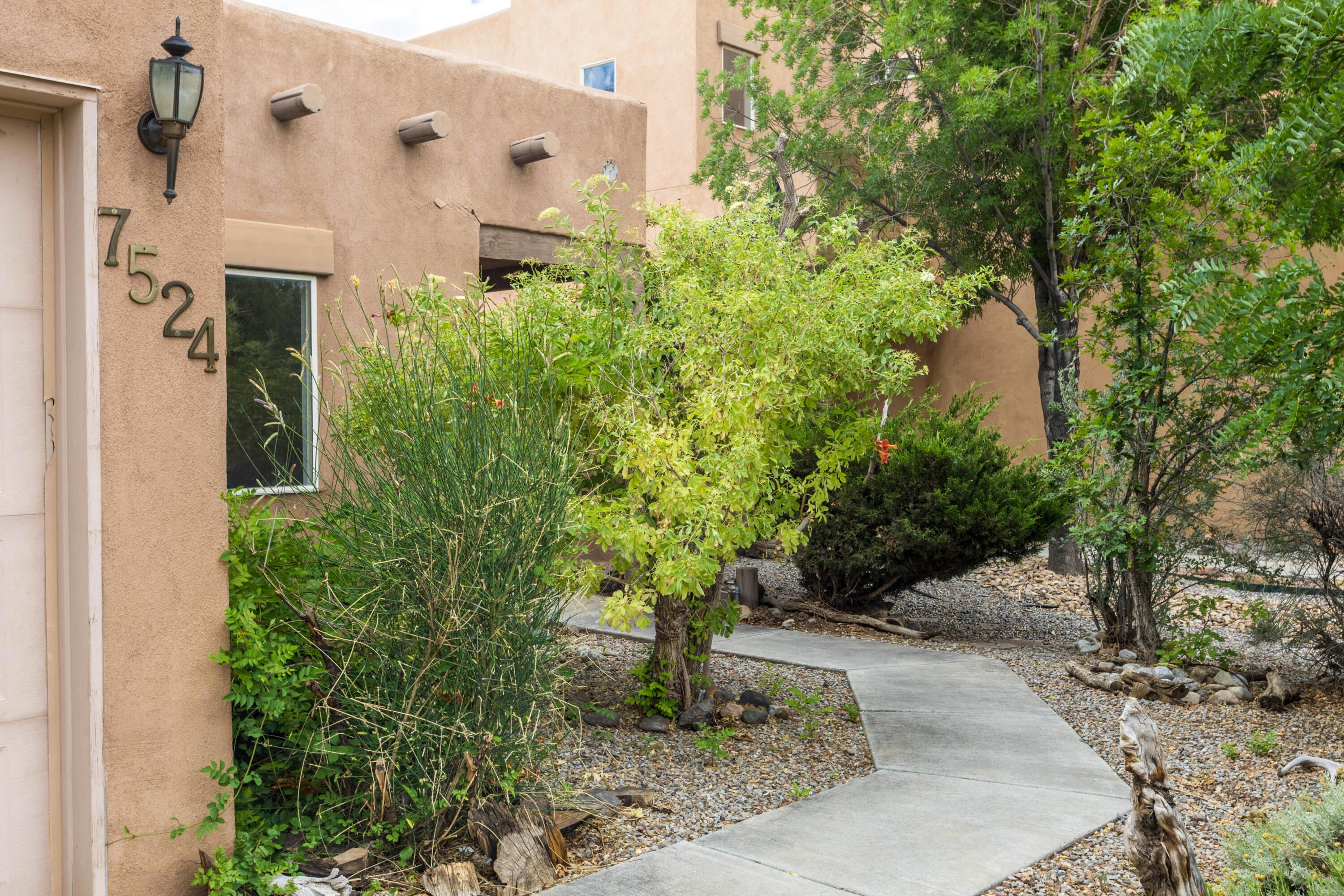7524 Cricket Hill Drive NE — photo