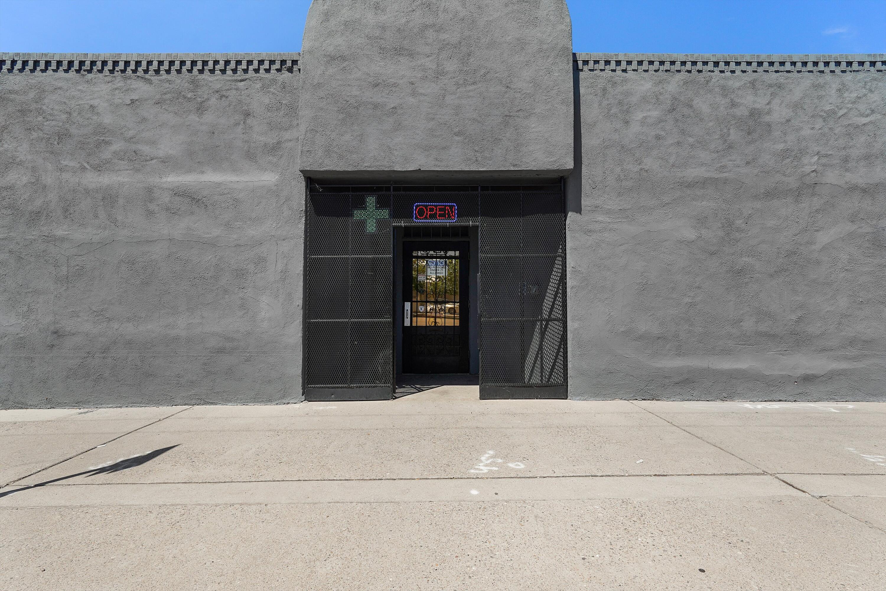 637 Broadway Boulevard SE — photo