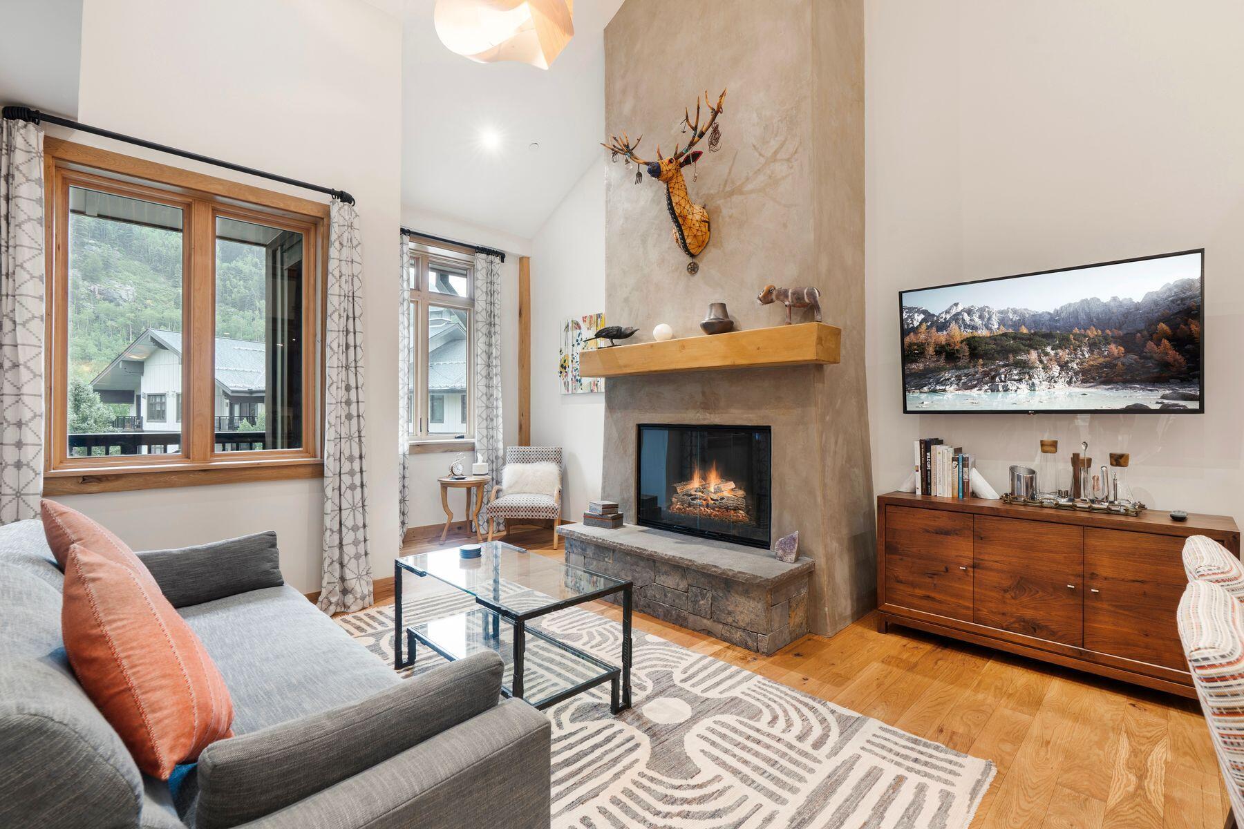 116 Sutton Place 504 — photo