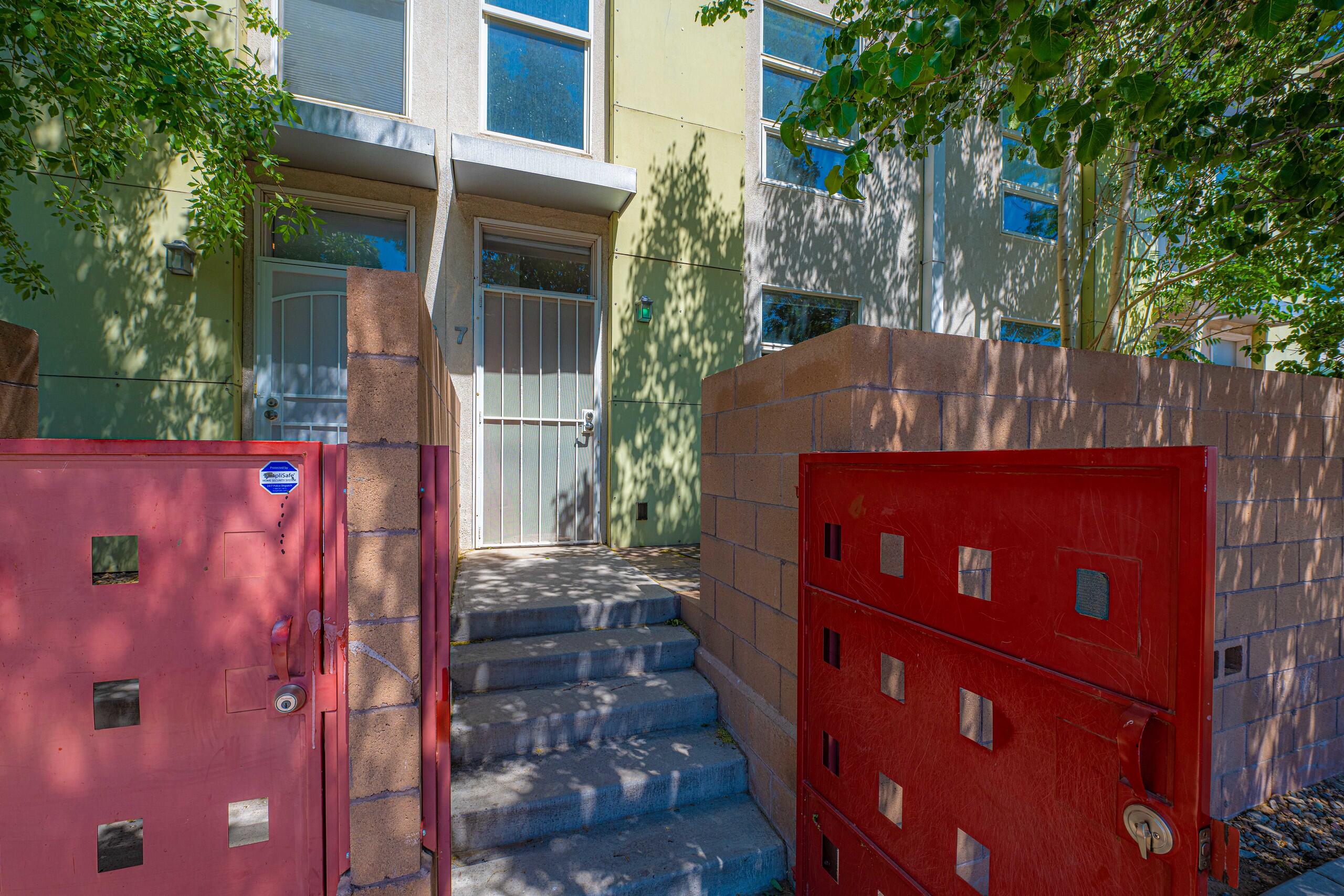 702 Broadway Boulevard SE Apt 7 — photo