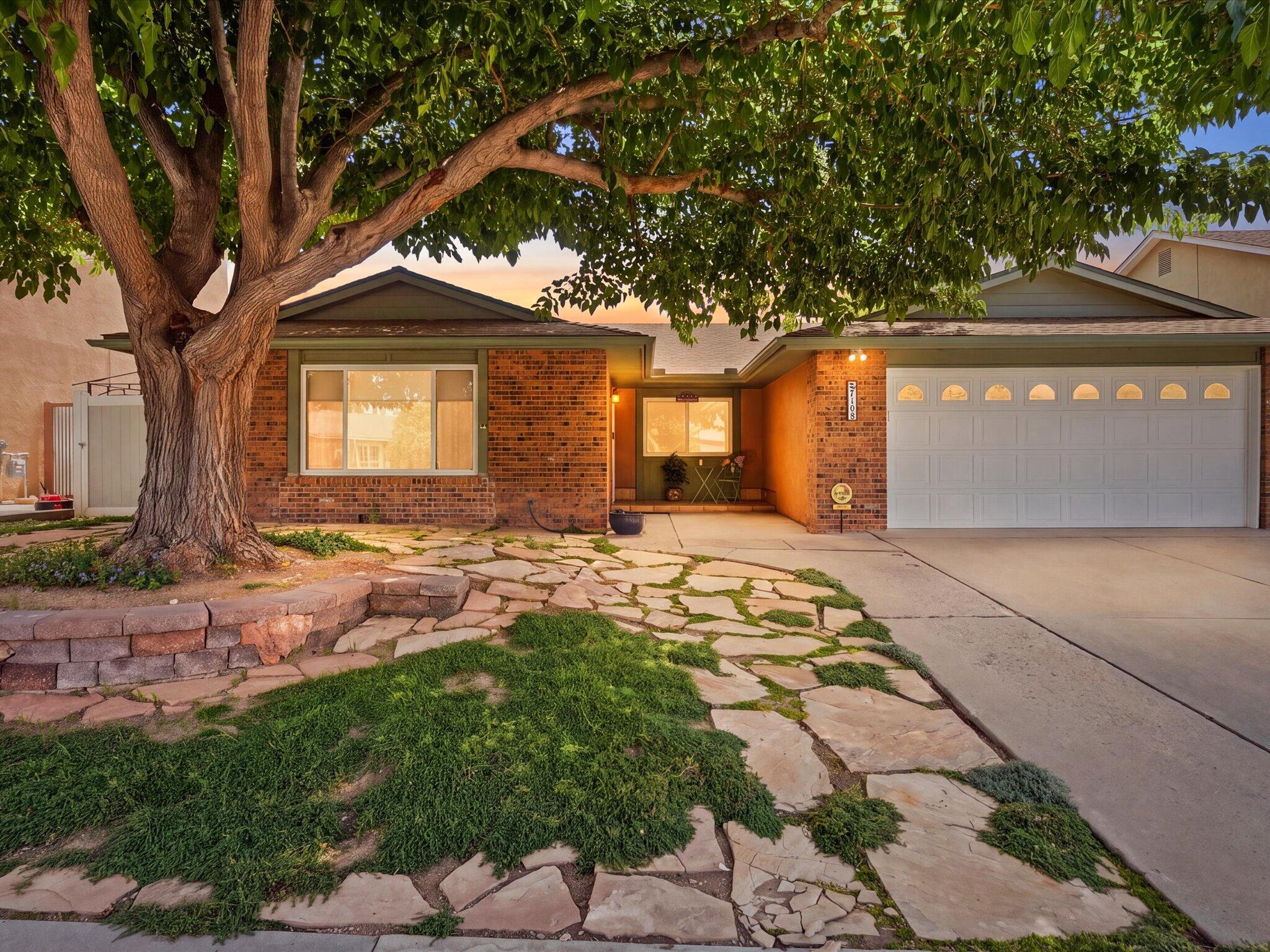 7108 Vivian Drive NE — photo