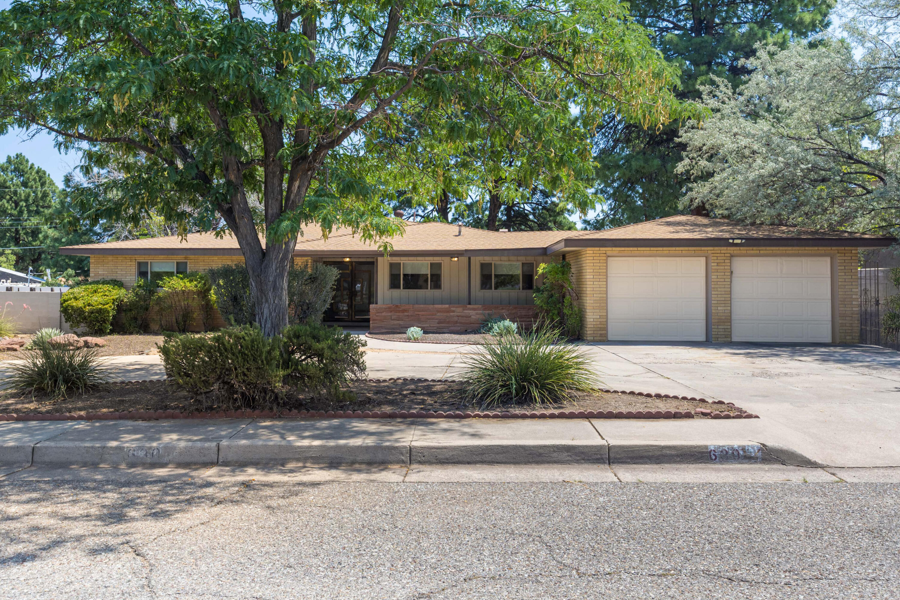 630 Sierra Drive SE — photo