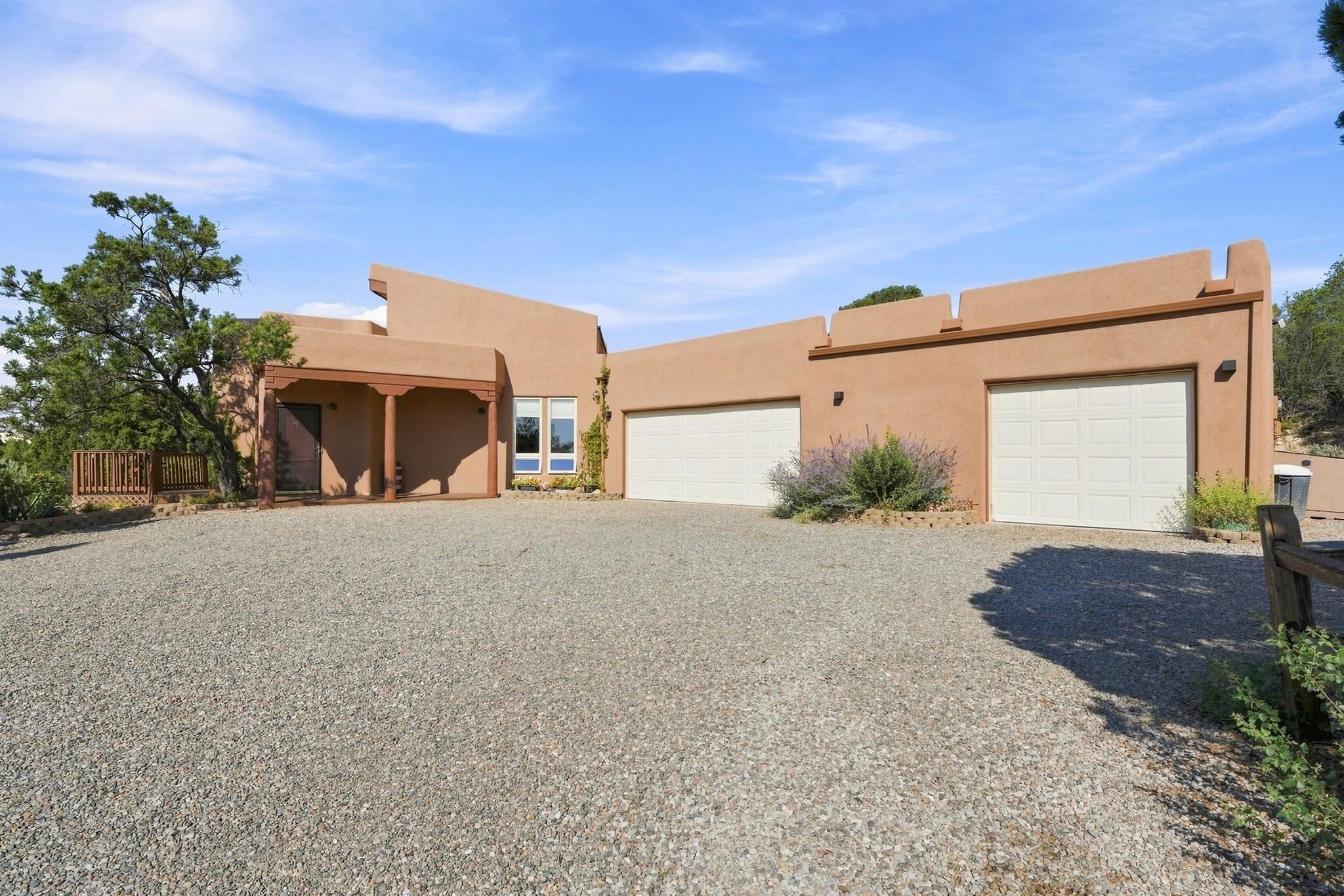 4 Geoffrey Court — photo