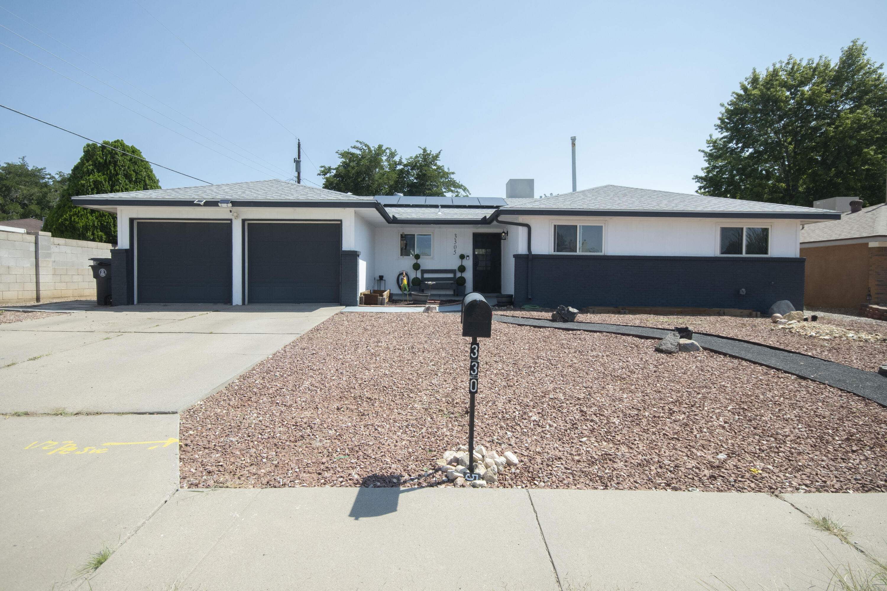 3305 Reina Court NE — photo