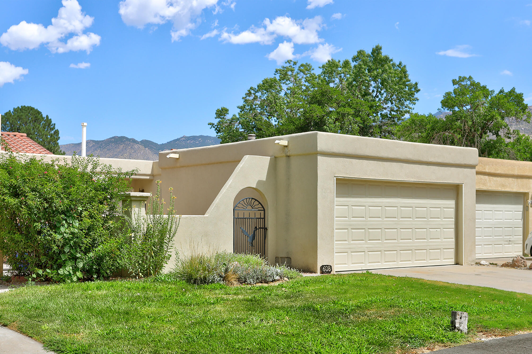 608 Meadow Green Court SE — photo