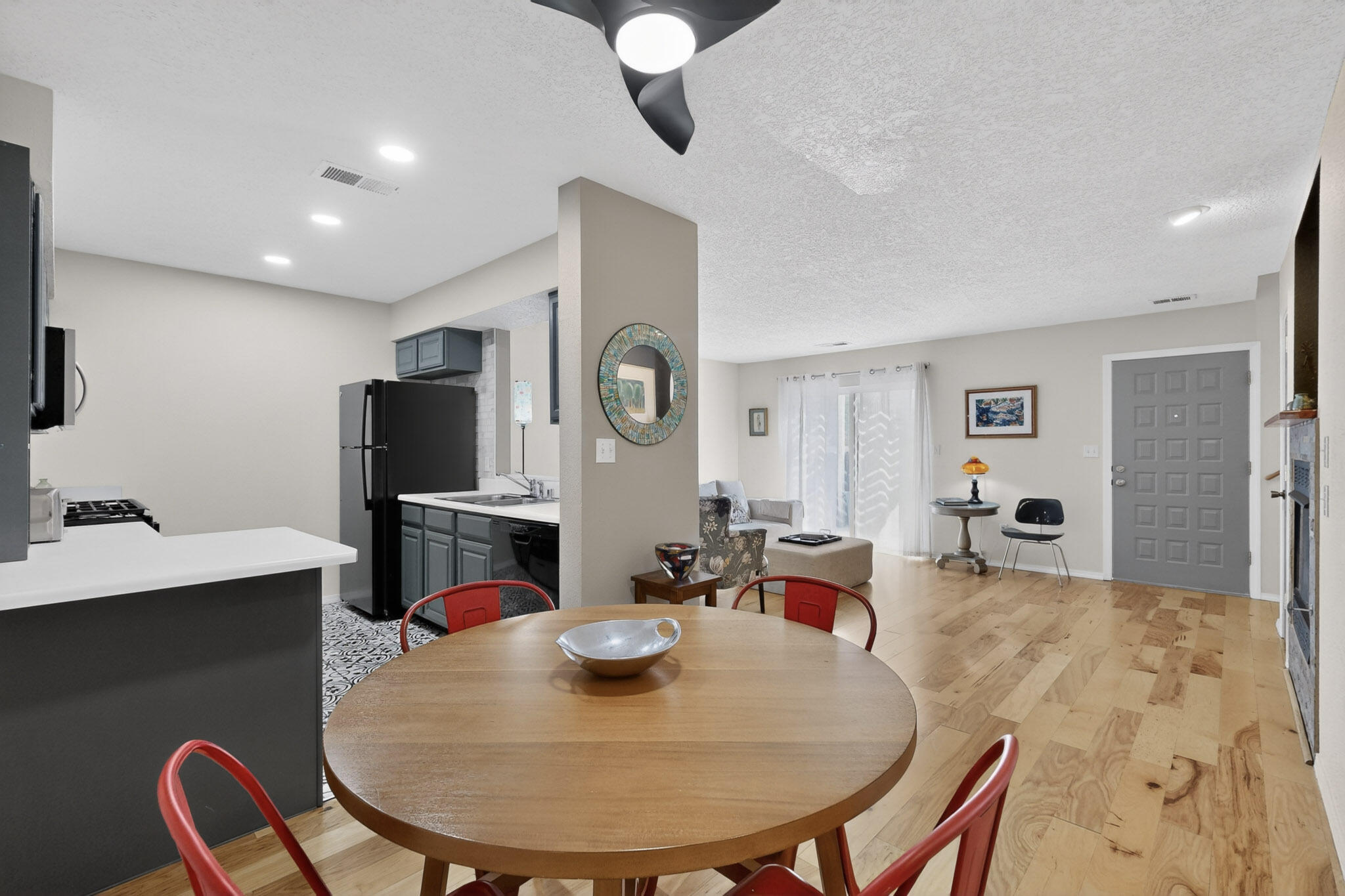 4701 Morris Street NE Apt 402 — photo