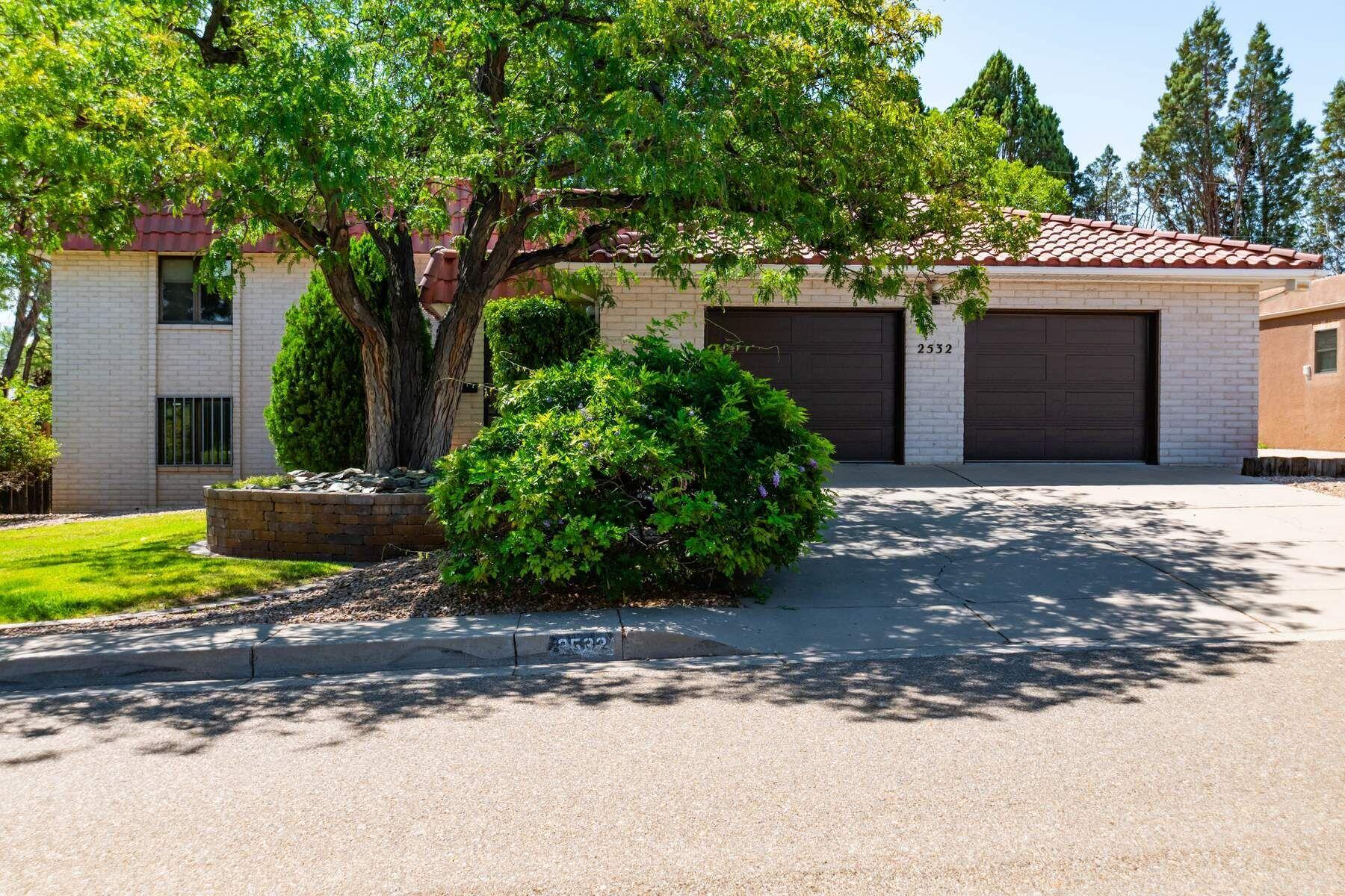 2532 Harold Place NE — photo