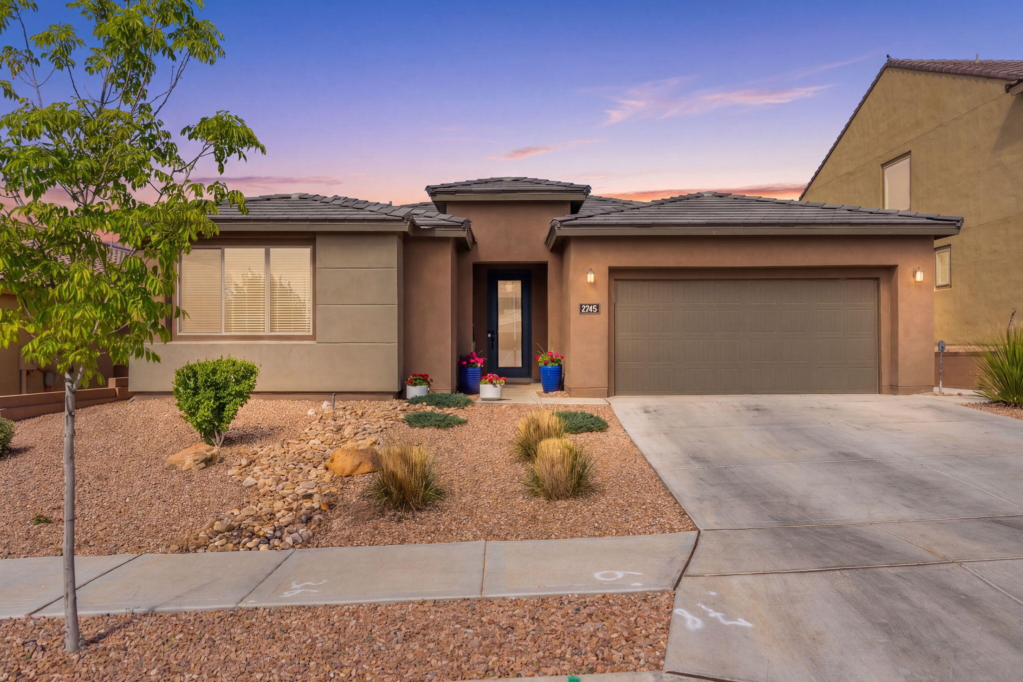 2745 Kings Canyon Loop NE — photo