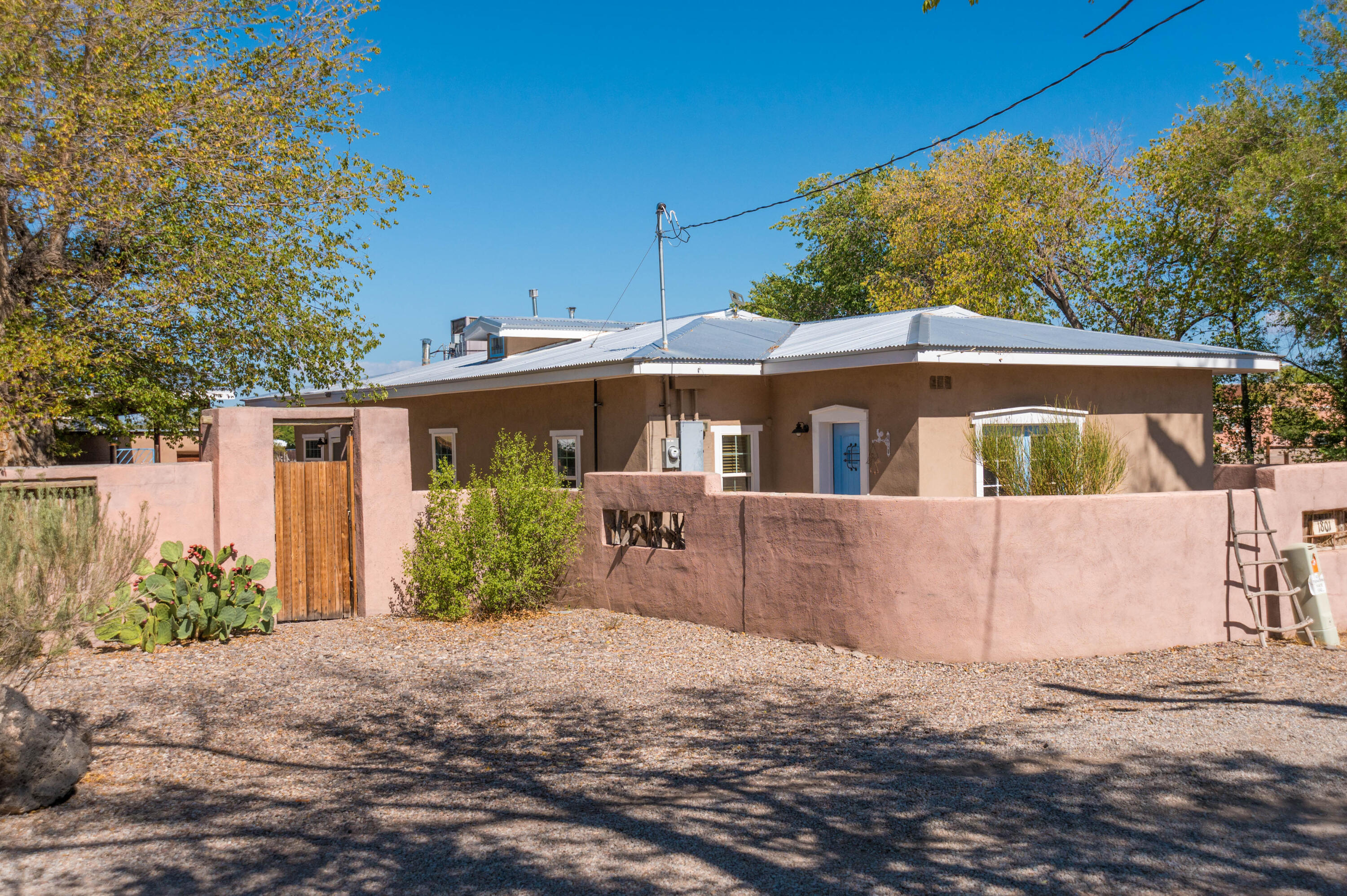 1801 Calle Pequeno NW — photo