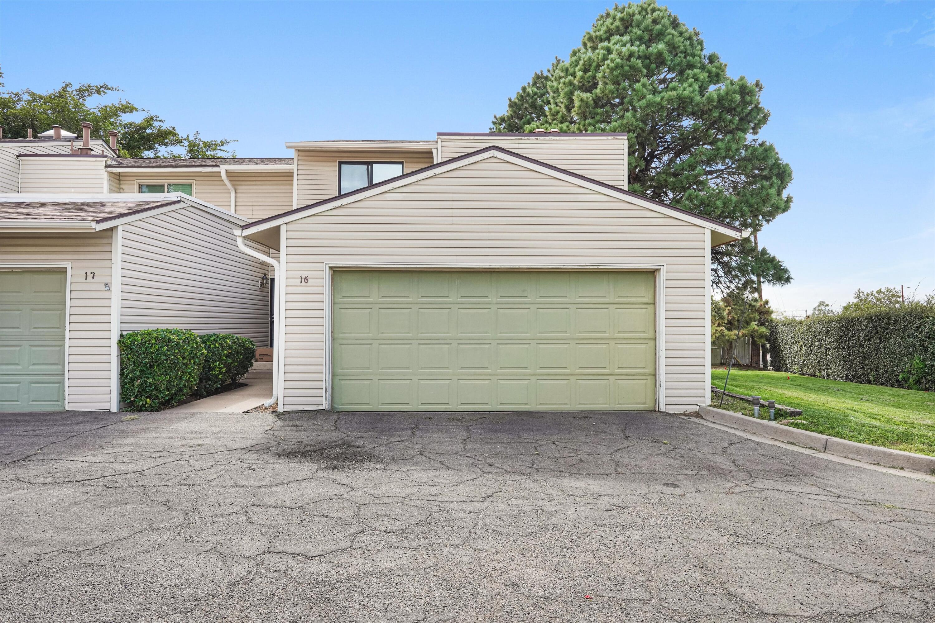 16 Westlake Drive NE — photo