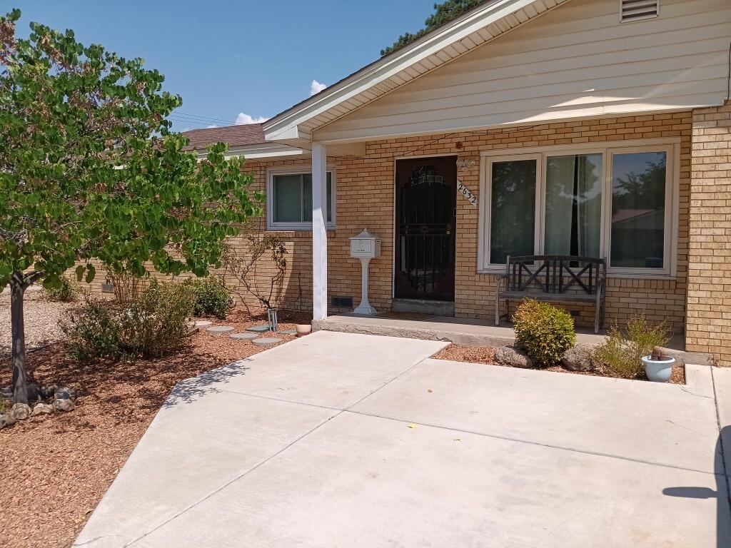 2632 Valencia Drive NE — photo