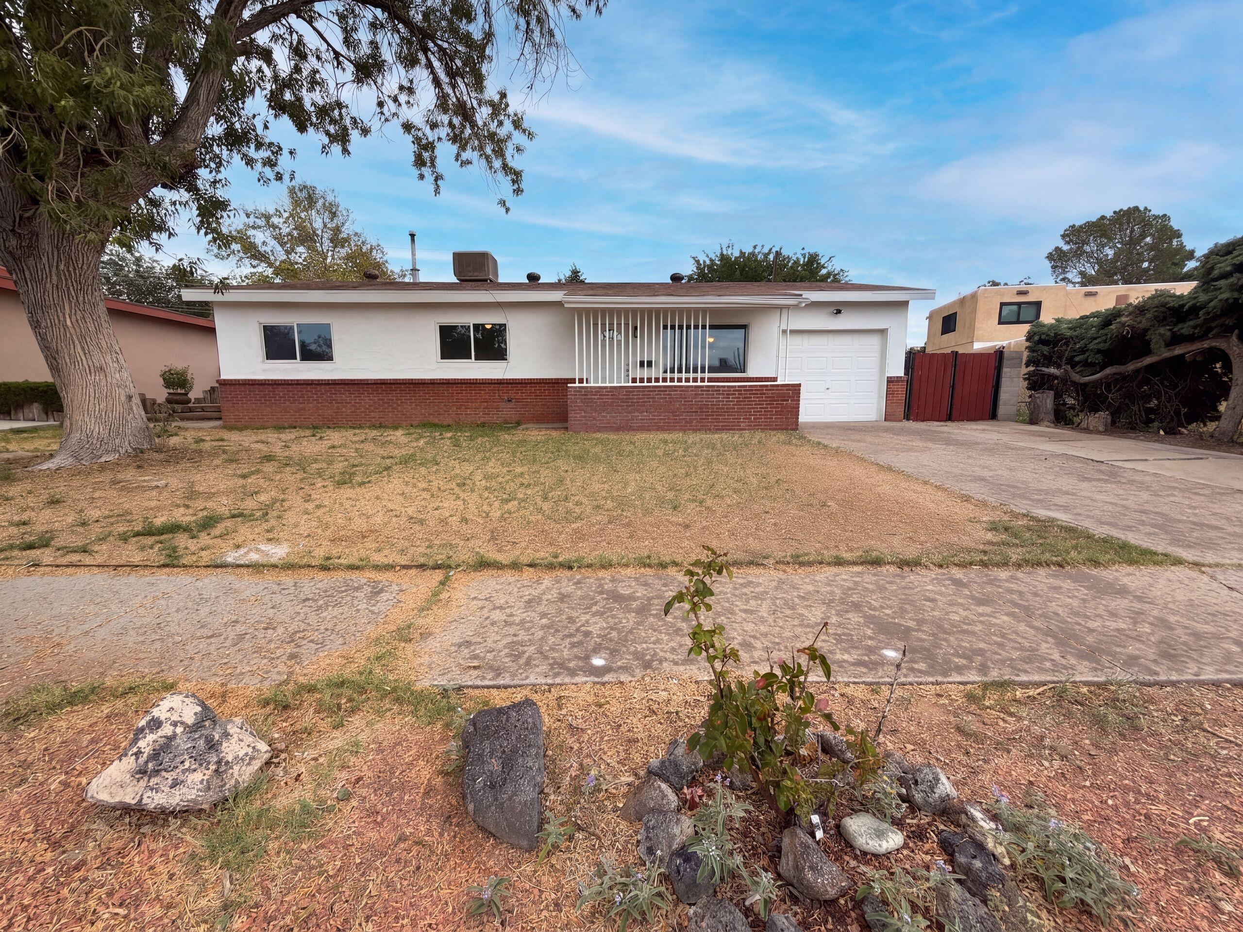 604 Maxine Street NE — photo