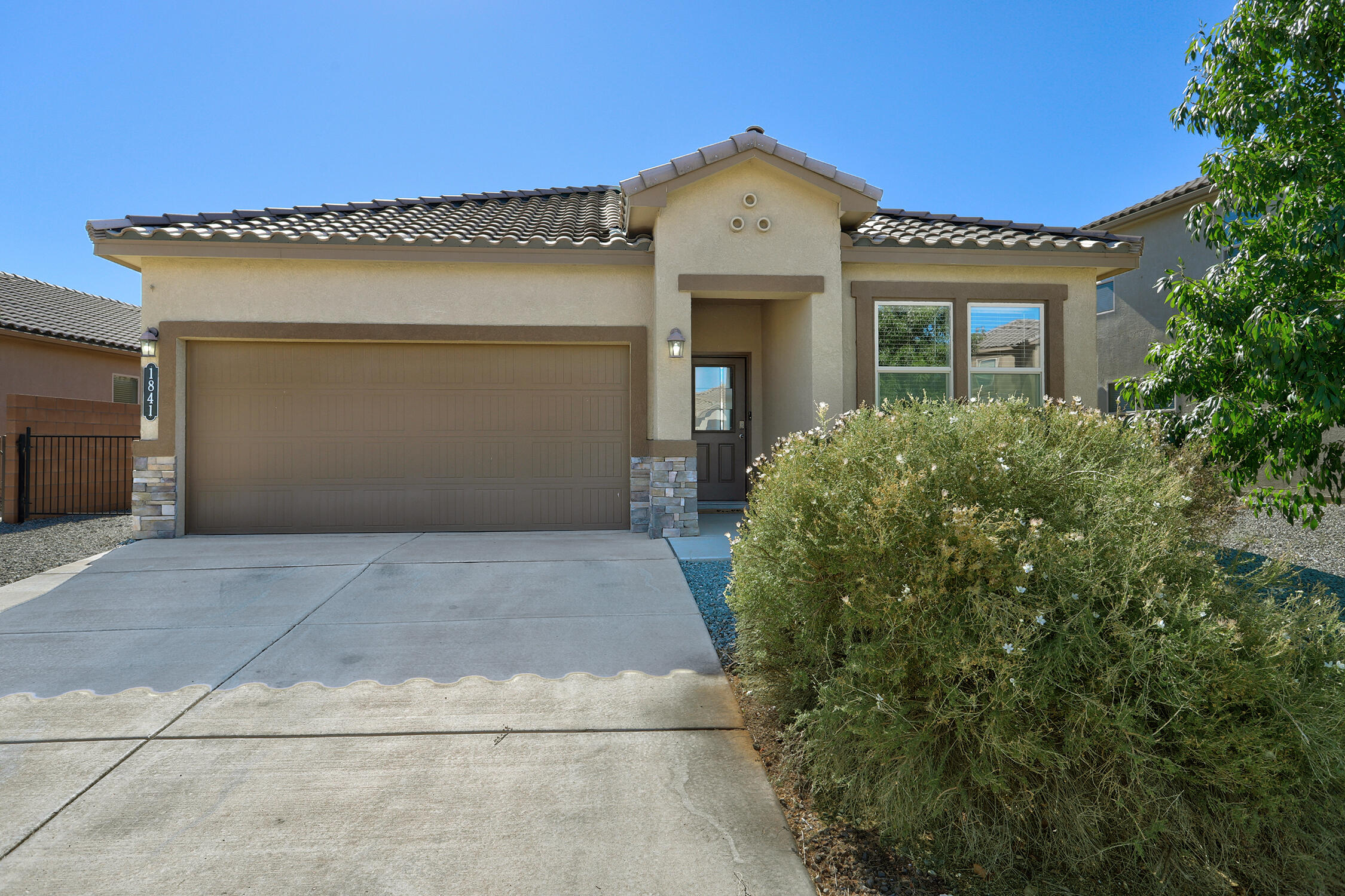 1841 Valle Vista Road NW — photo