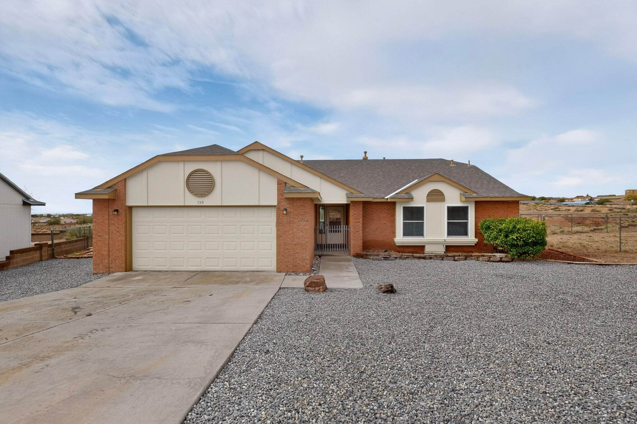 729 Silver Court NE — photo