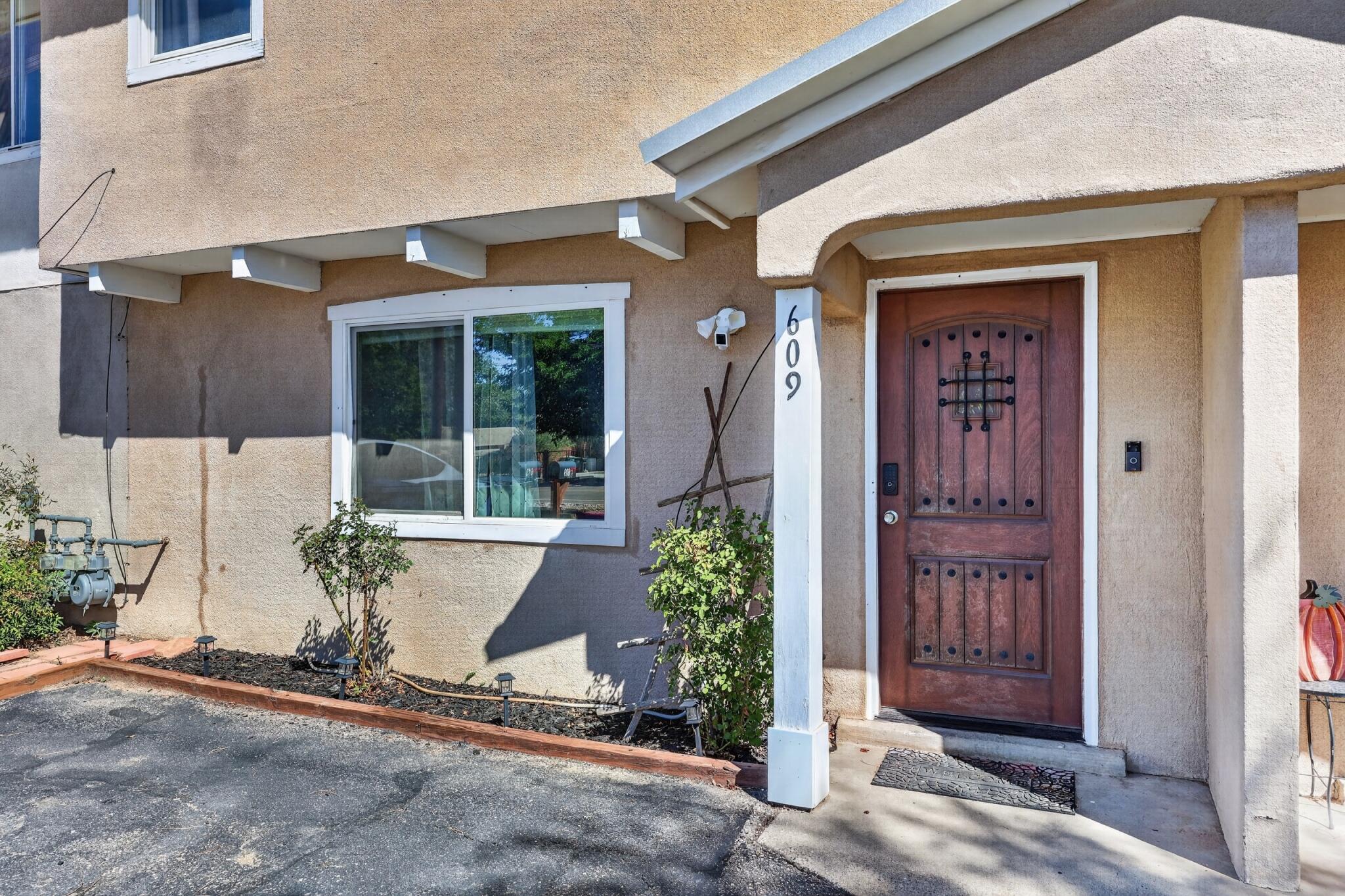 609 Grecian Lane NW — photo