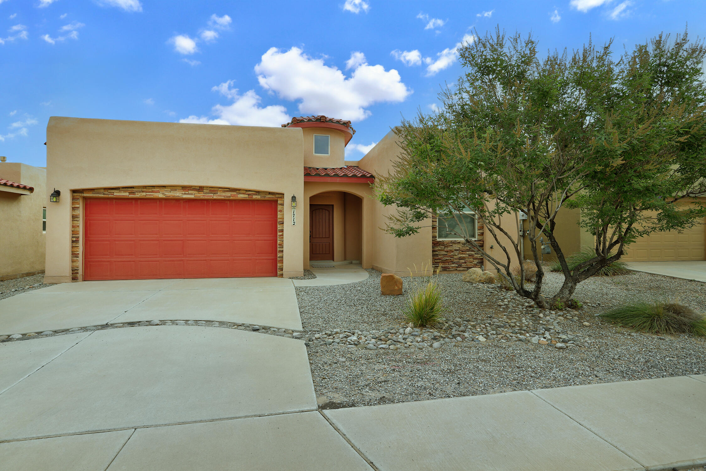 1712 Chisholm Trail NE — photo
