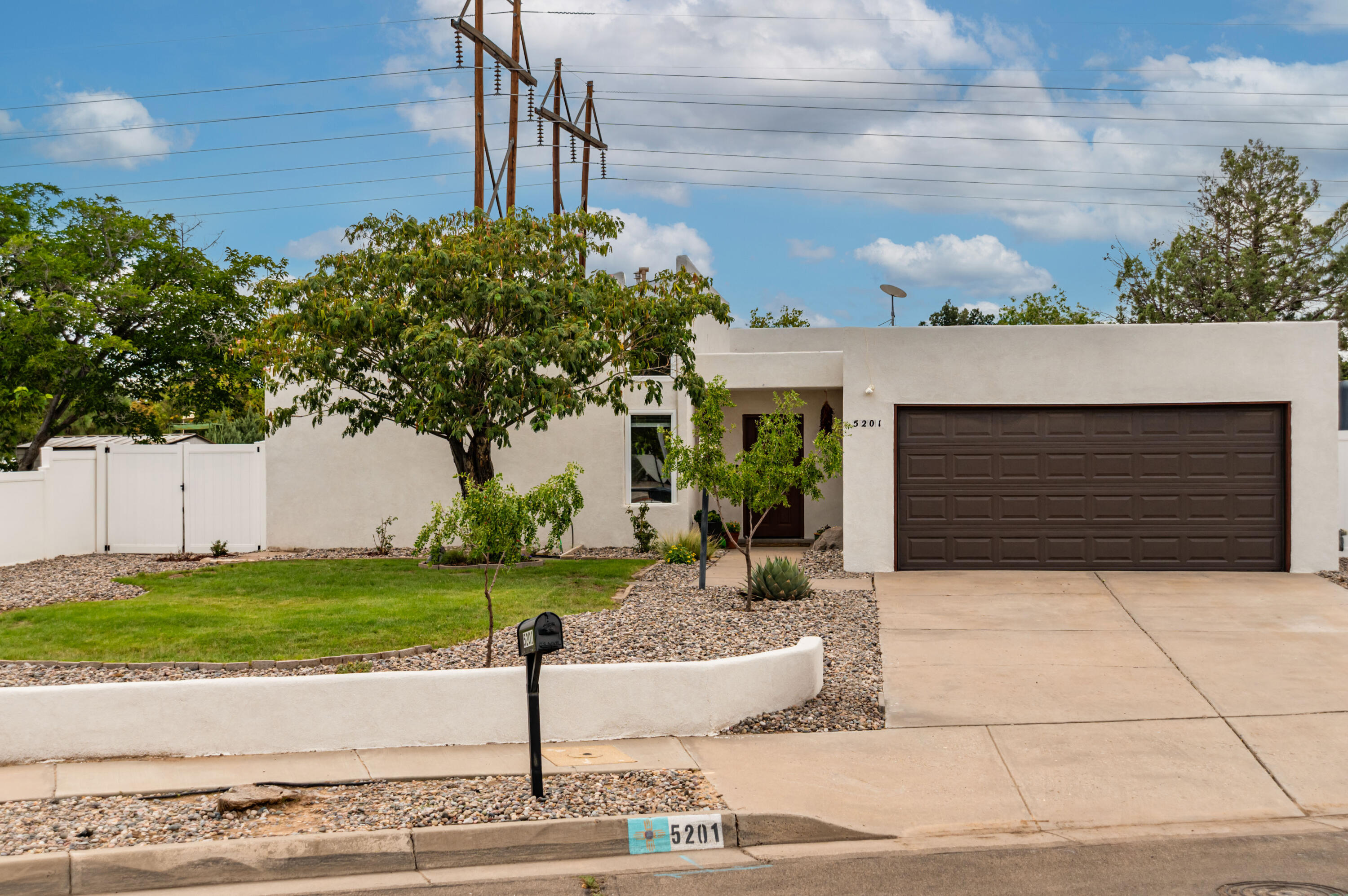 5201 Calle Nuestra NW — photo