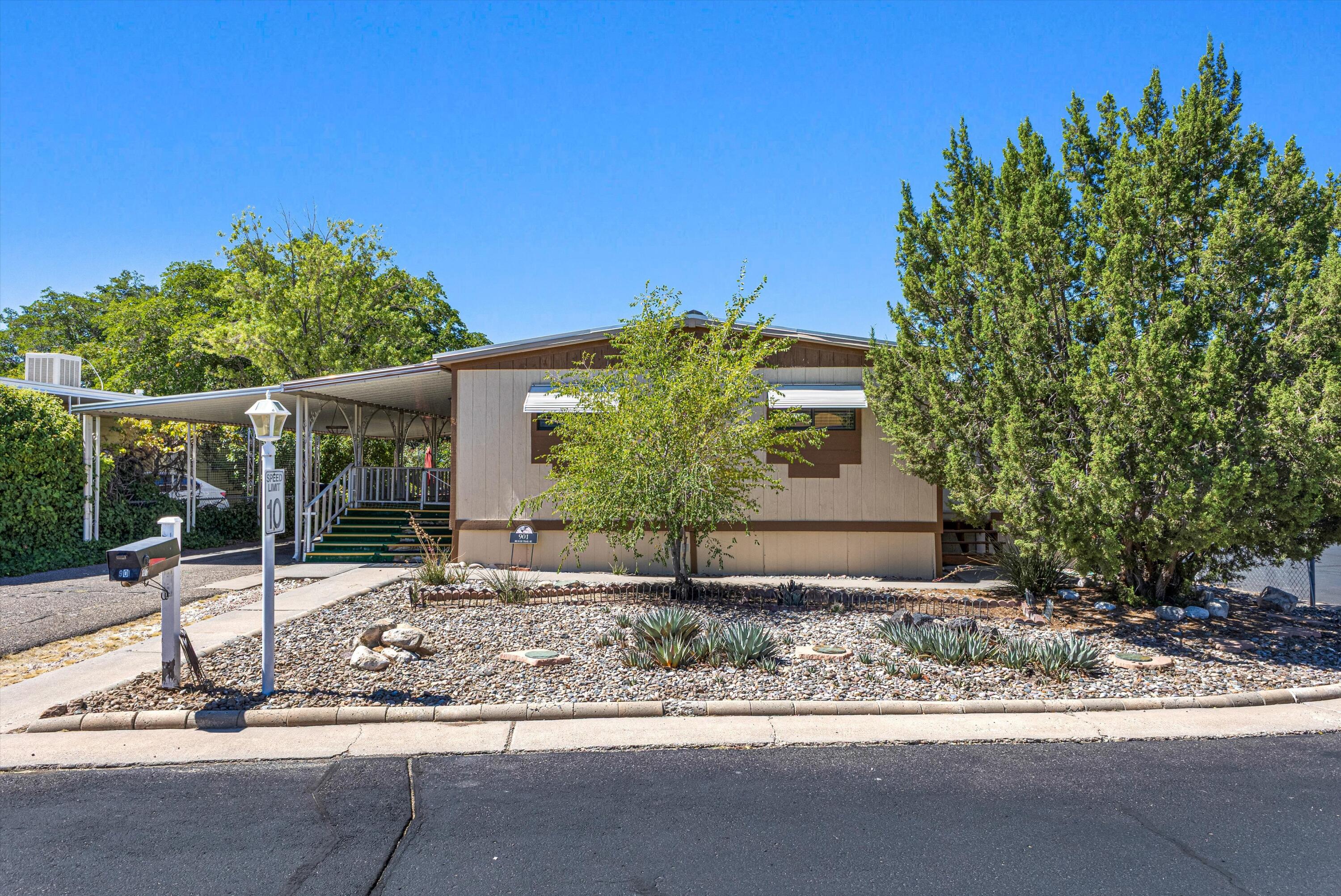 901 Beaver Trail SE — photo