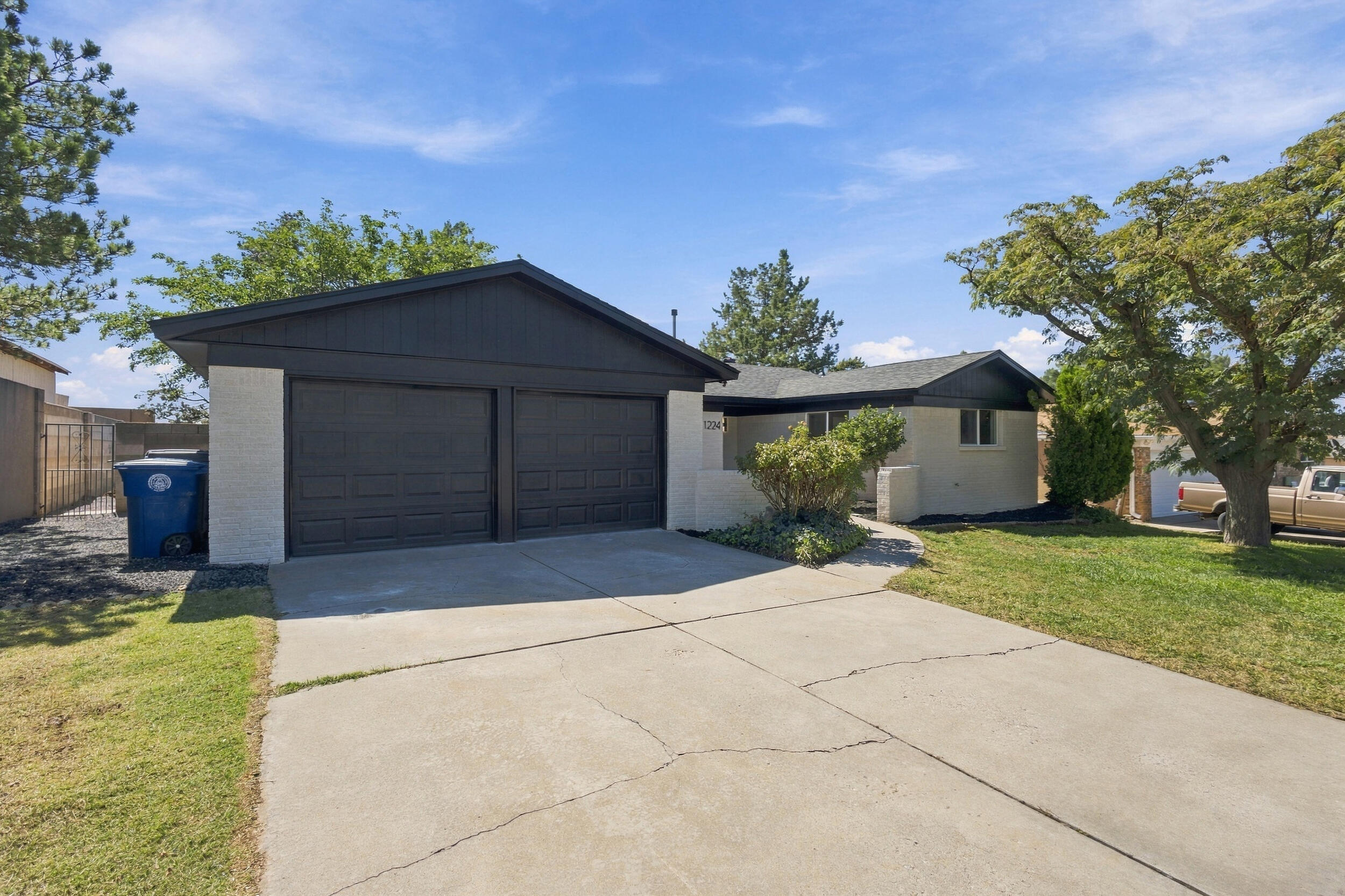 11224 Nassau Drive NE — photo