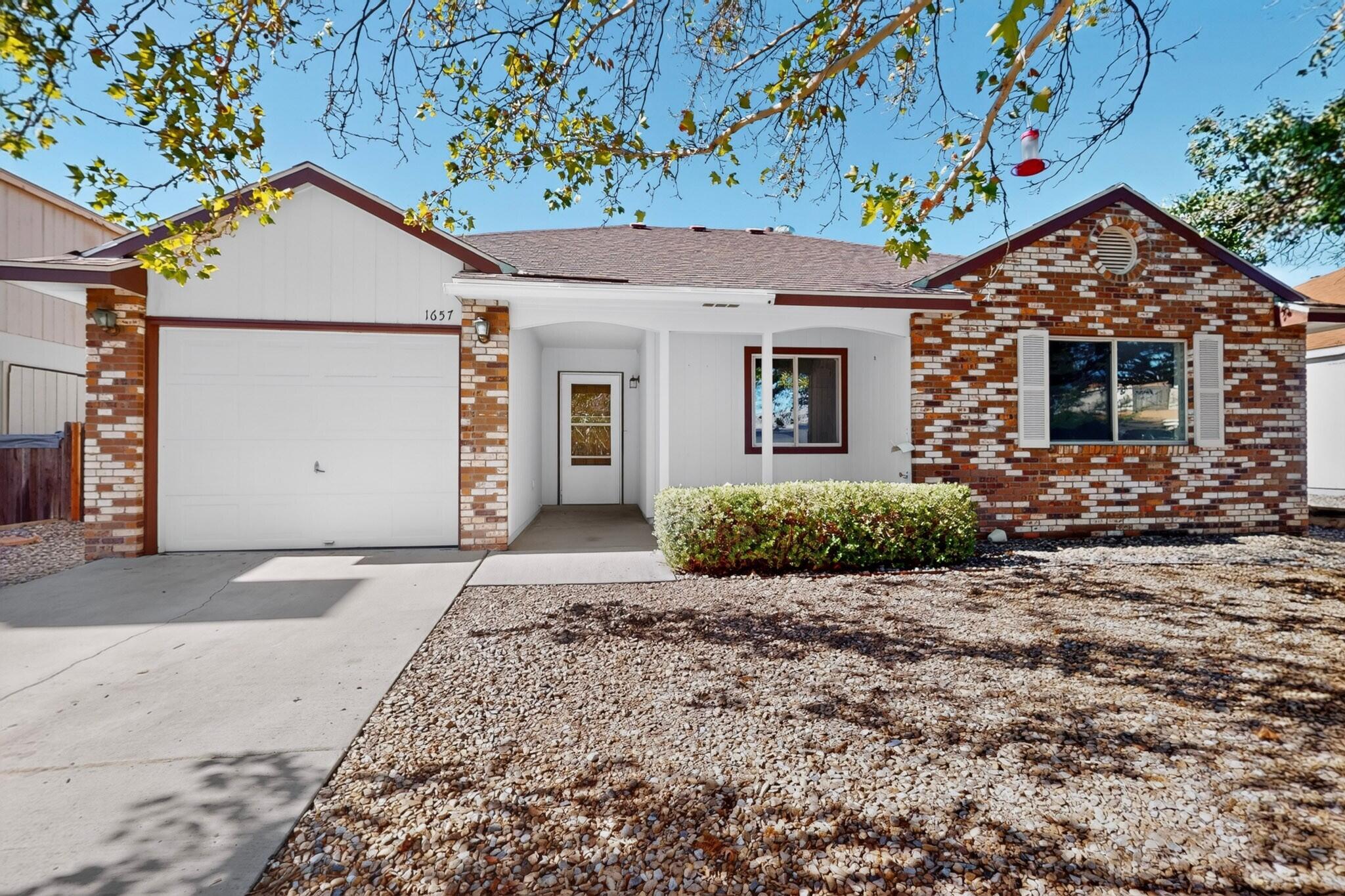 1657 Lark Spur Drive NE — photo
