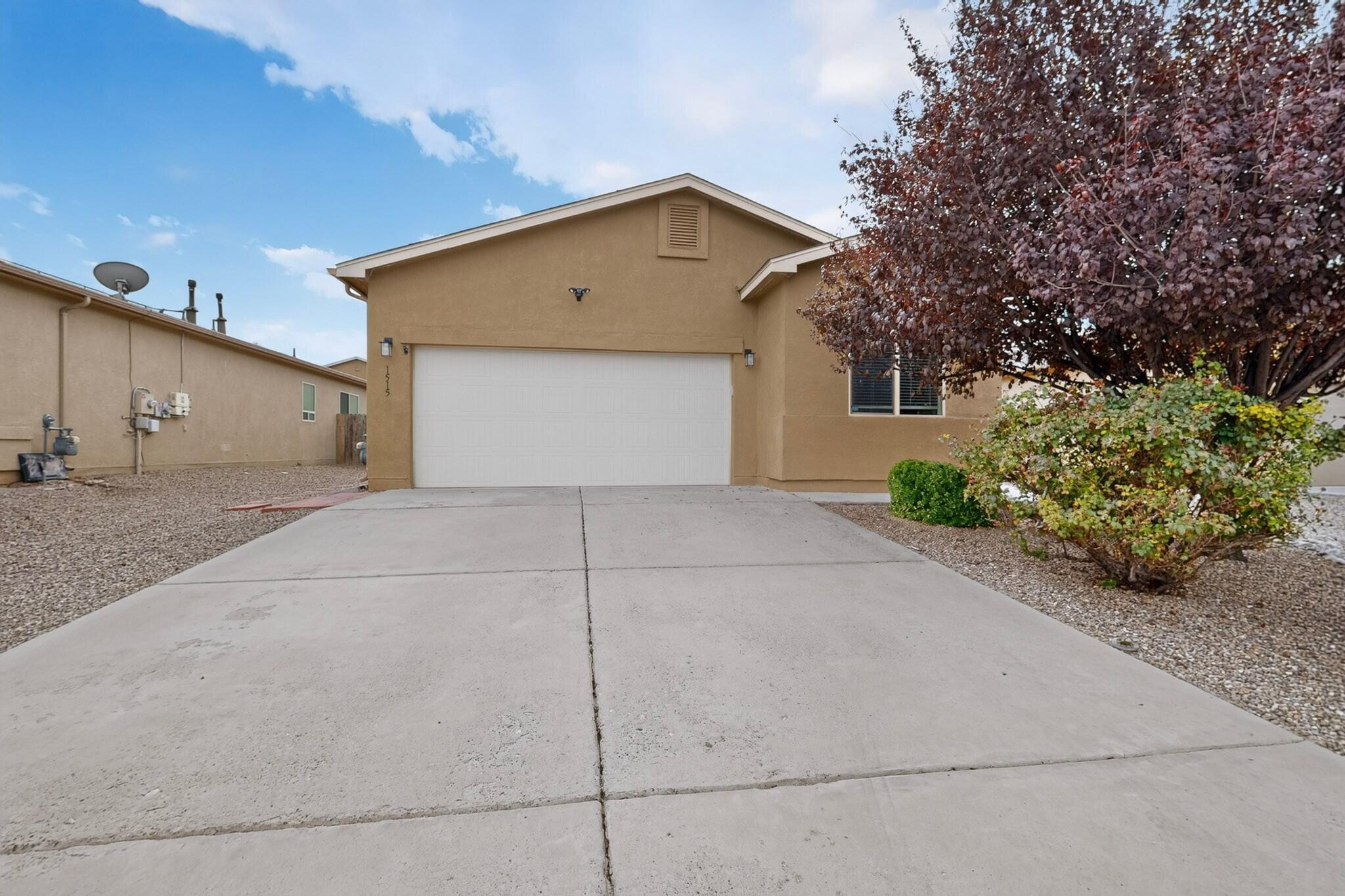 1515 Desert Paintbrush Loop NE — photo