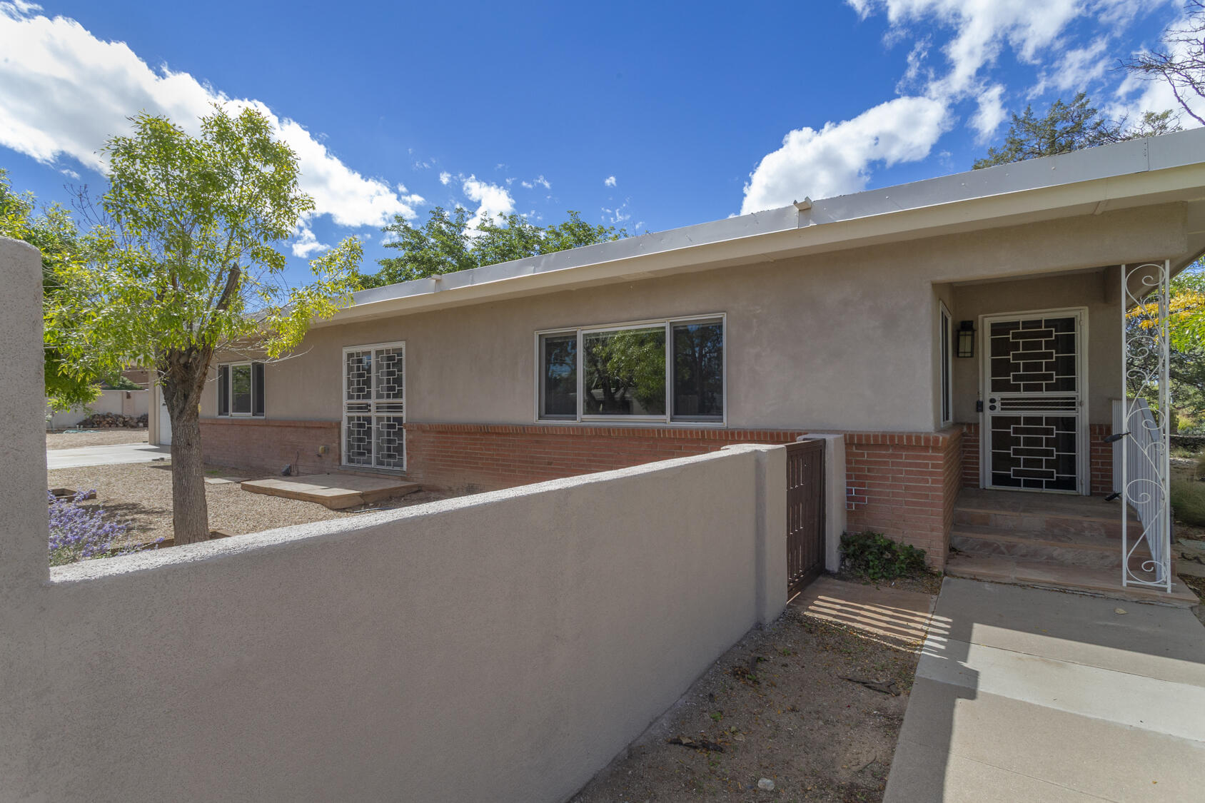 1621 Stanford Drive NE — photo