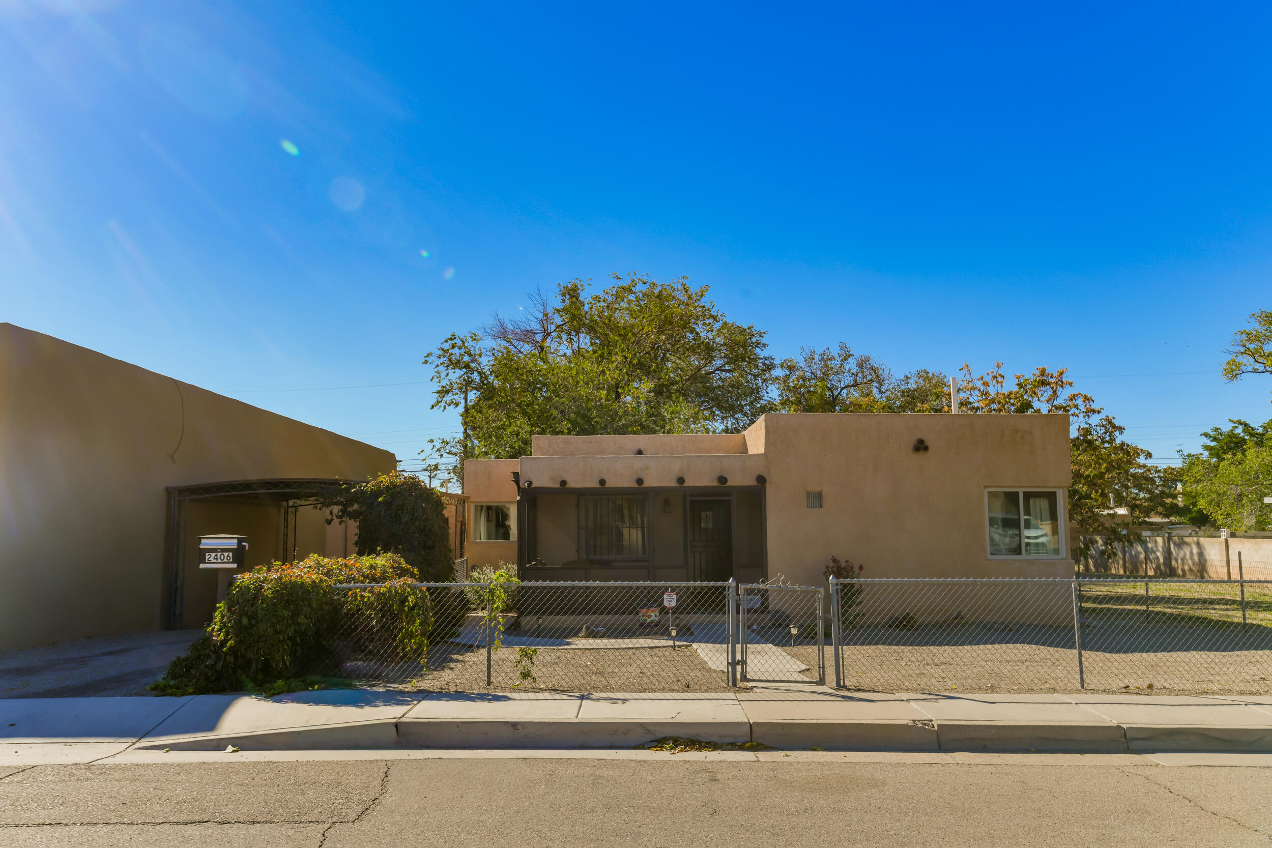 2406 Lilac Drive NW — photo