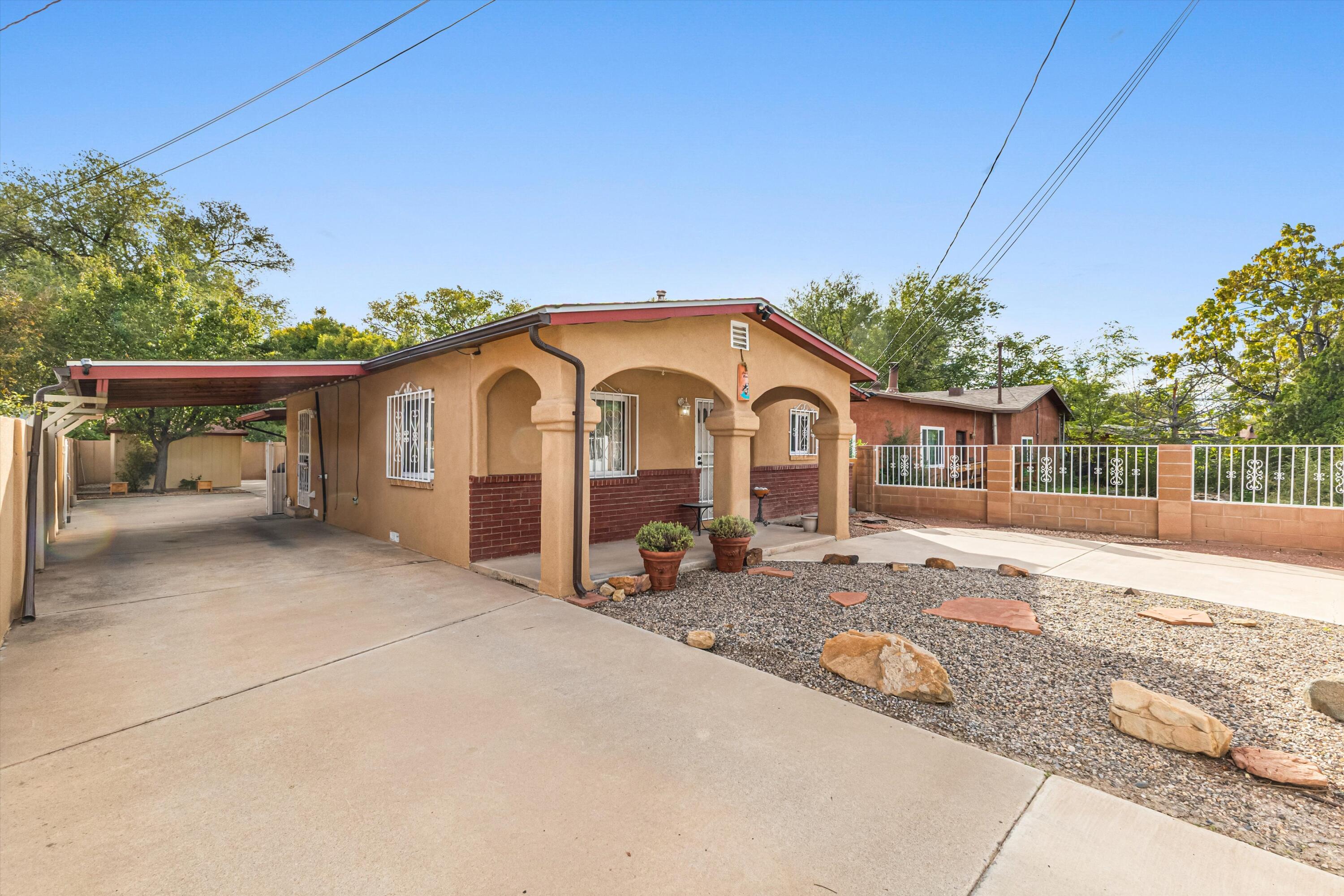 1834 Sunset Gardens Road SW — photo