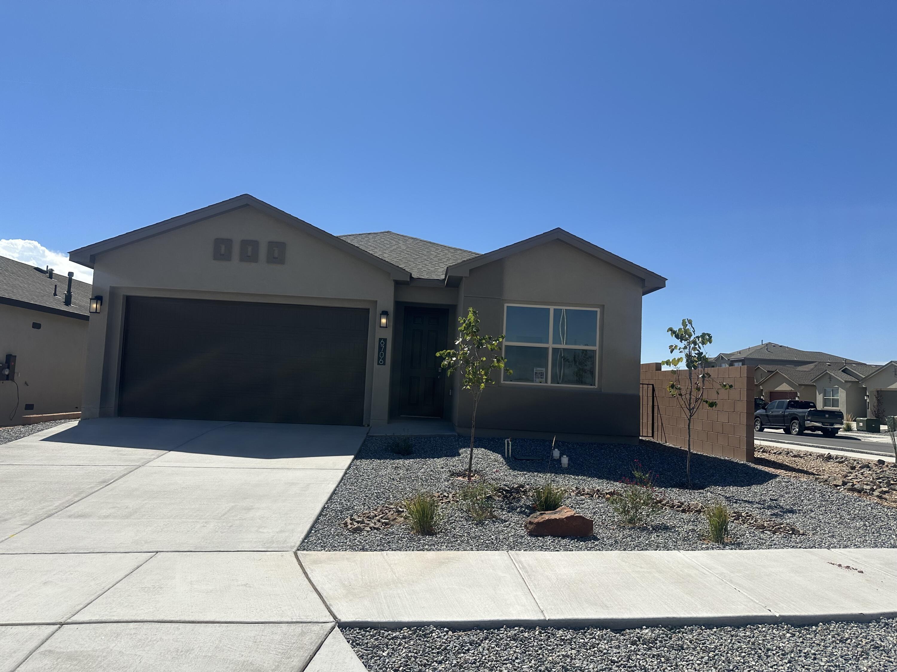 4195 Silver Springs Road NE — photo