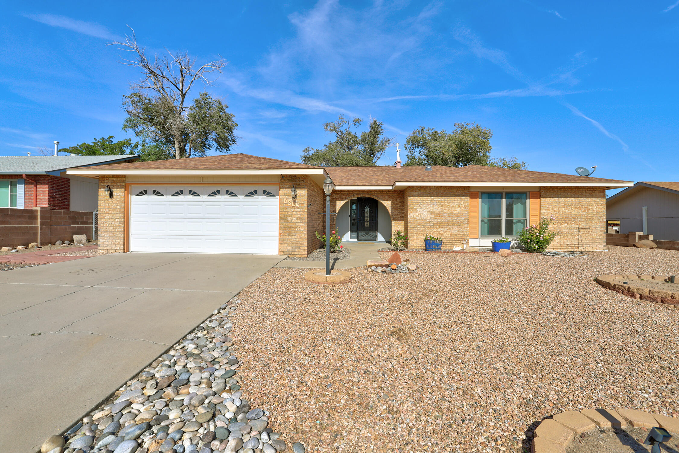 1013 Sandia Vista Road NE — photo