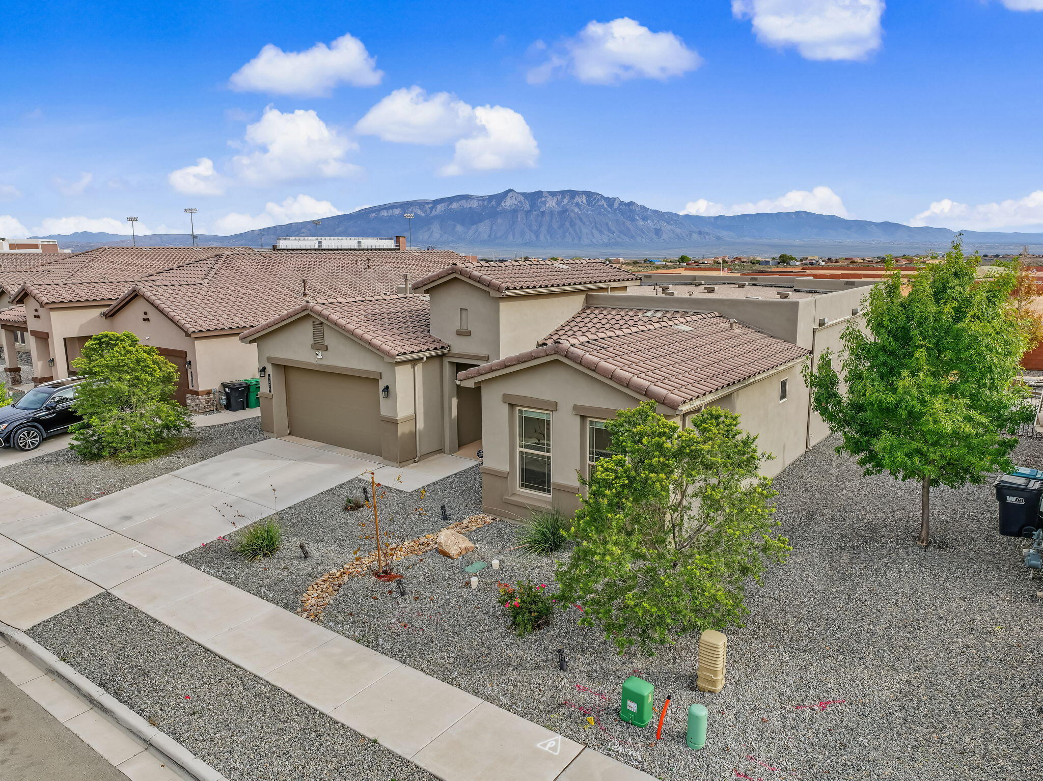 4409 Skyline Loop NE — photo