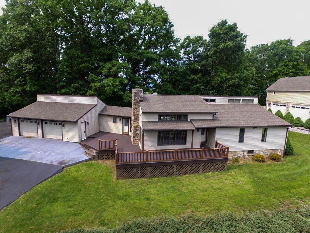 330 Laurel View — photo