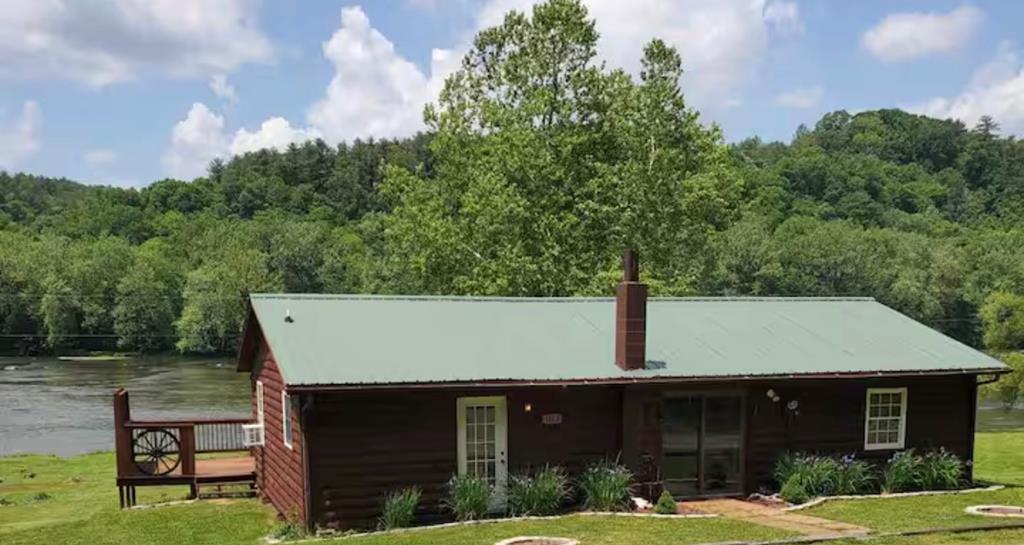 1185 Dixon Road — photo