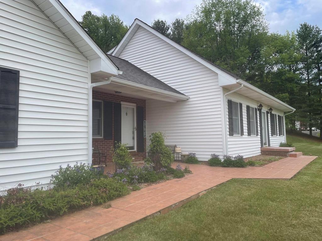 721 Pond Street — photo