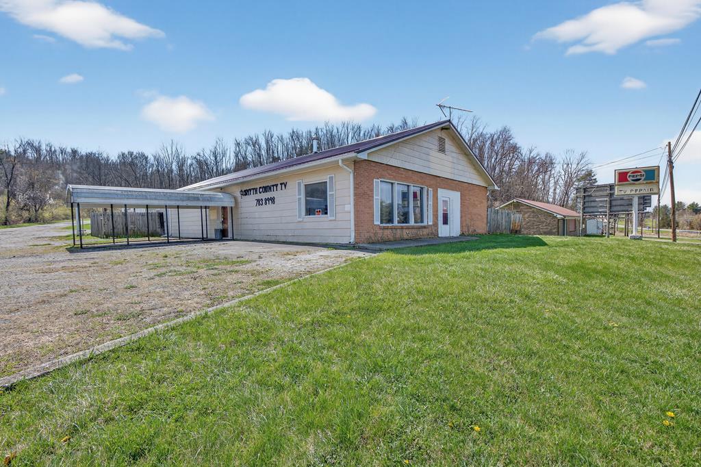 2202 Lee Highway — photo