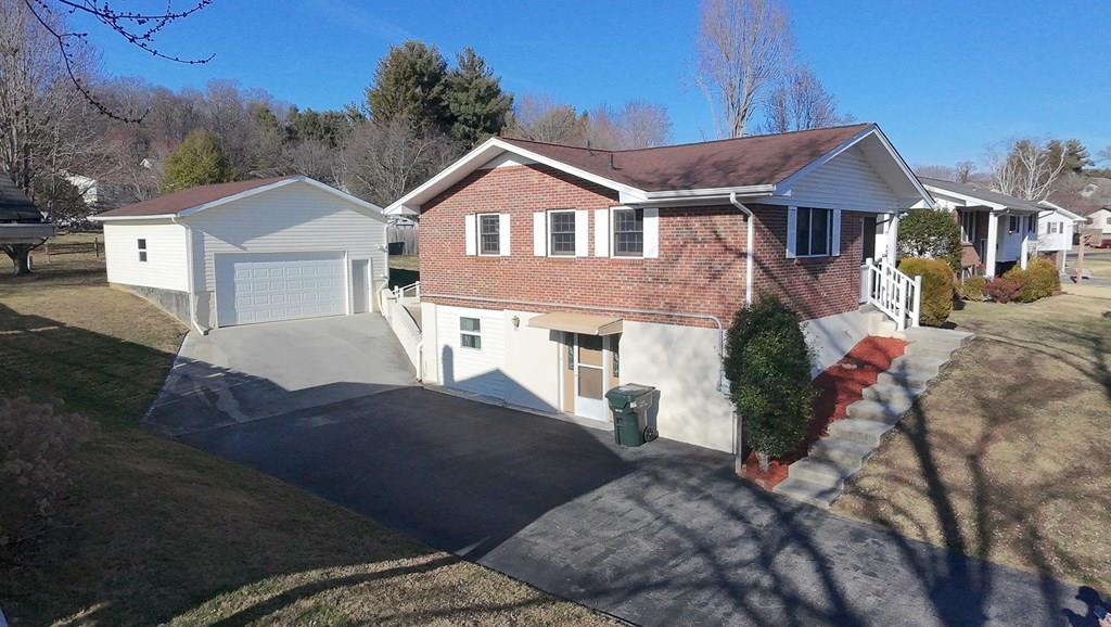 328 Winding Way Road — photo