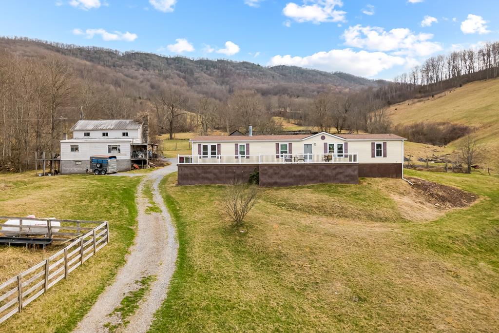 568 Round Bottom Dr. — photo