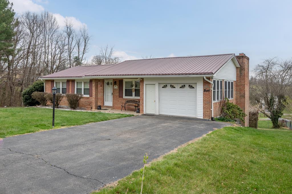 2516 Pinewood Dr — photo
