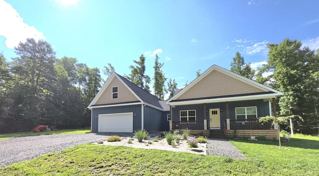 587 Seven Springs Pkwy — photo