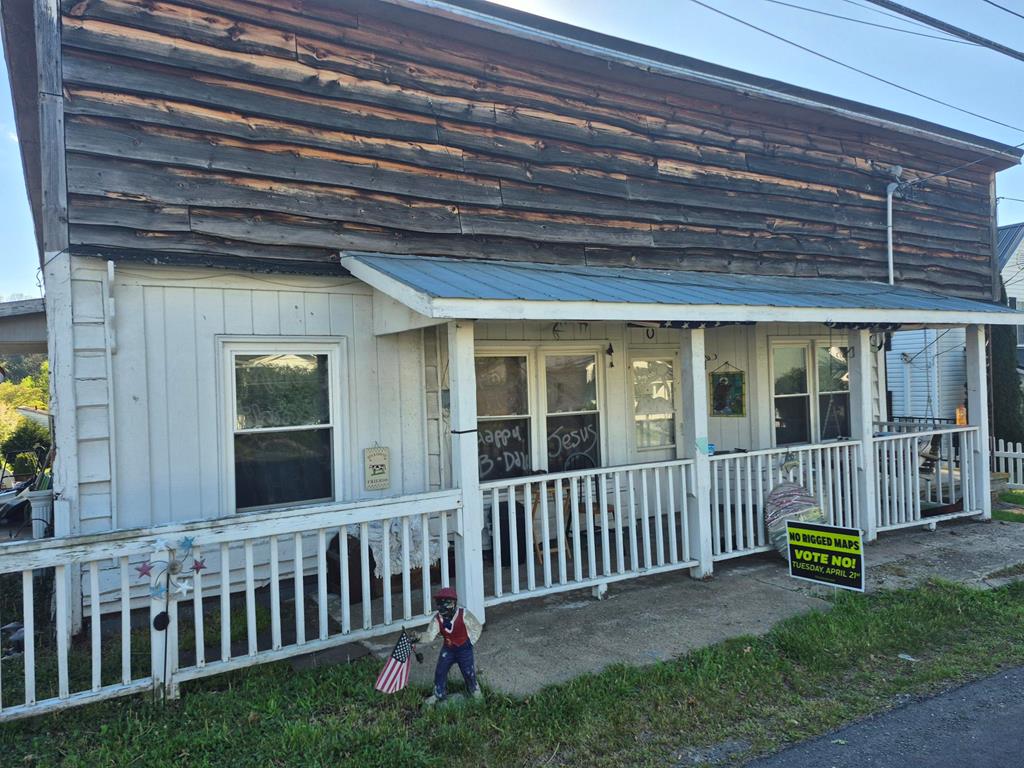 718 E Main St — photo