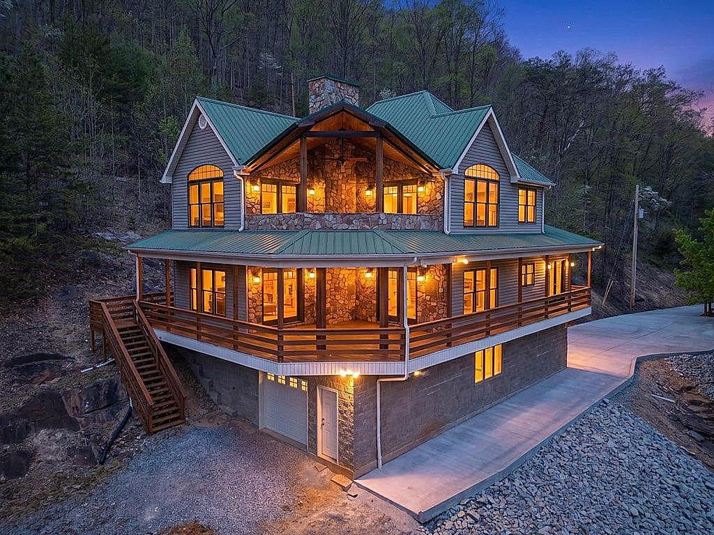 24327 North Fork River Road — photo