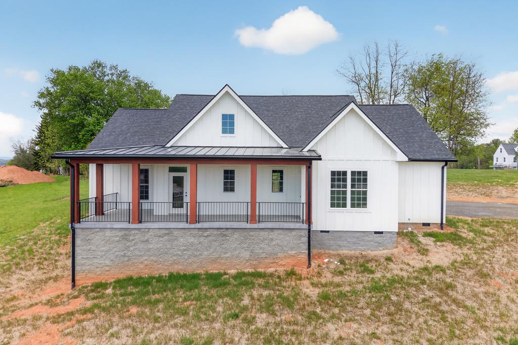 99 Moore Ln. — photo